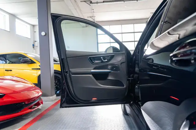 Mercedes-Benz 300 view 13