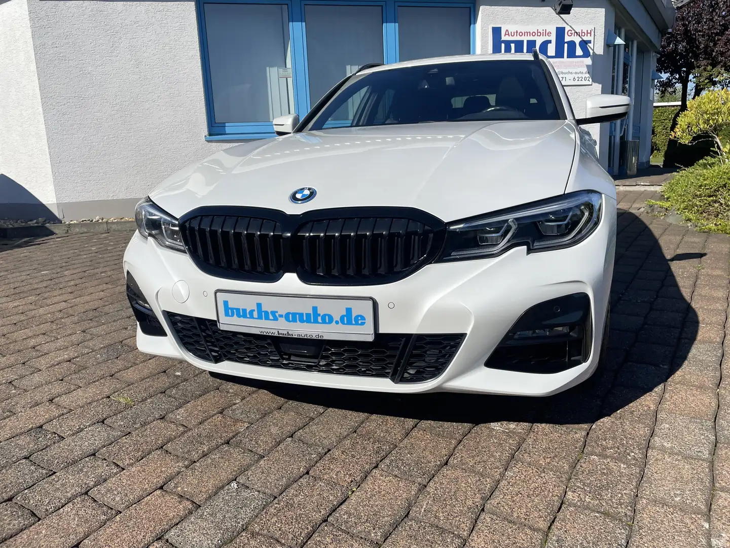 BMW 320 e Touring M Sport AHK Laser ACC Pano Leder Weiß - 2
