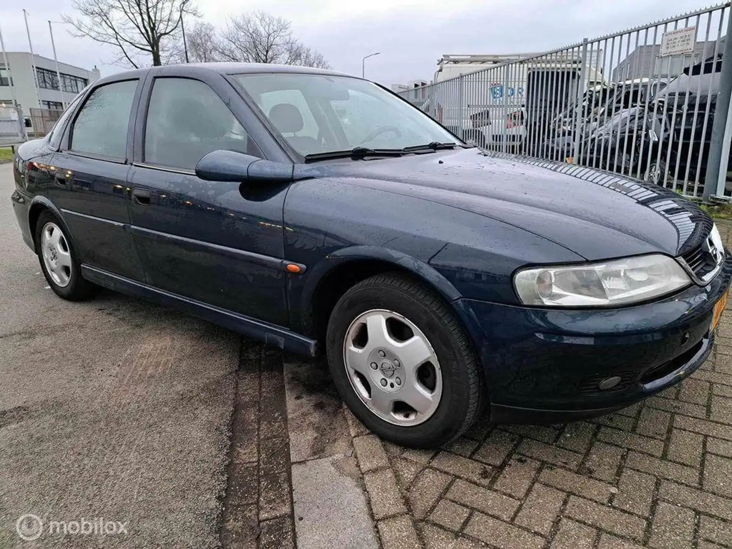 Opel Vectra 1.8-16V Sport Edition II Blauw - 2