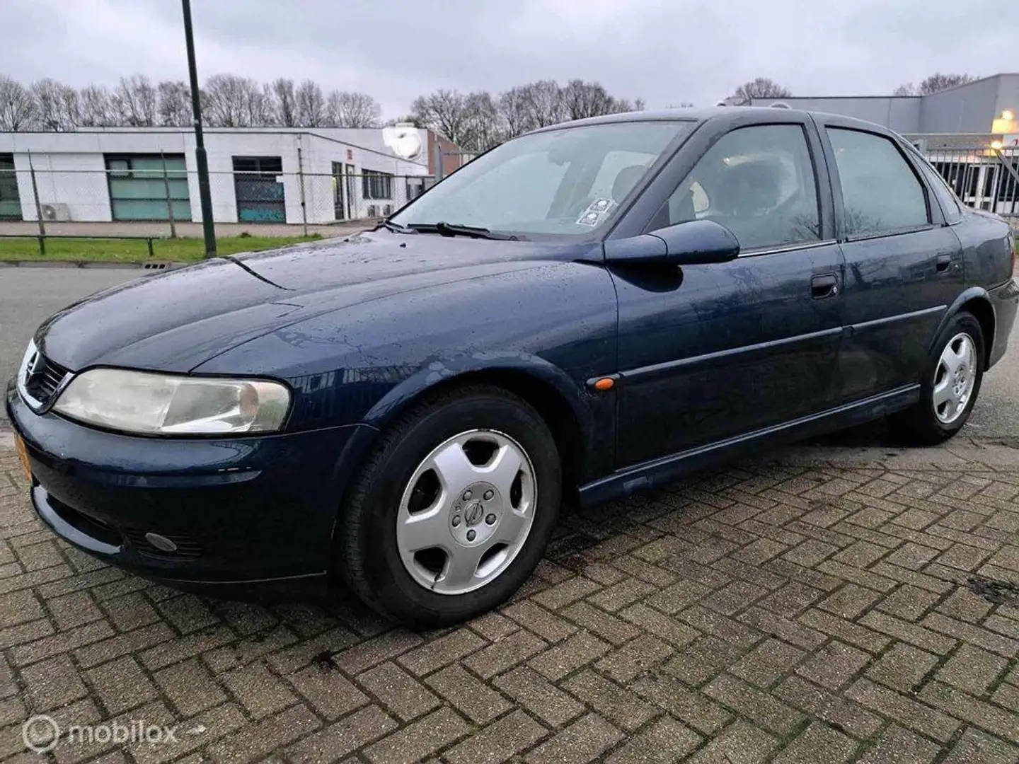 Opel Vectra 1.8-16V Sport Edition II Blauw - 1