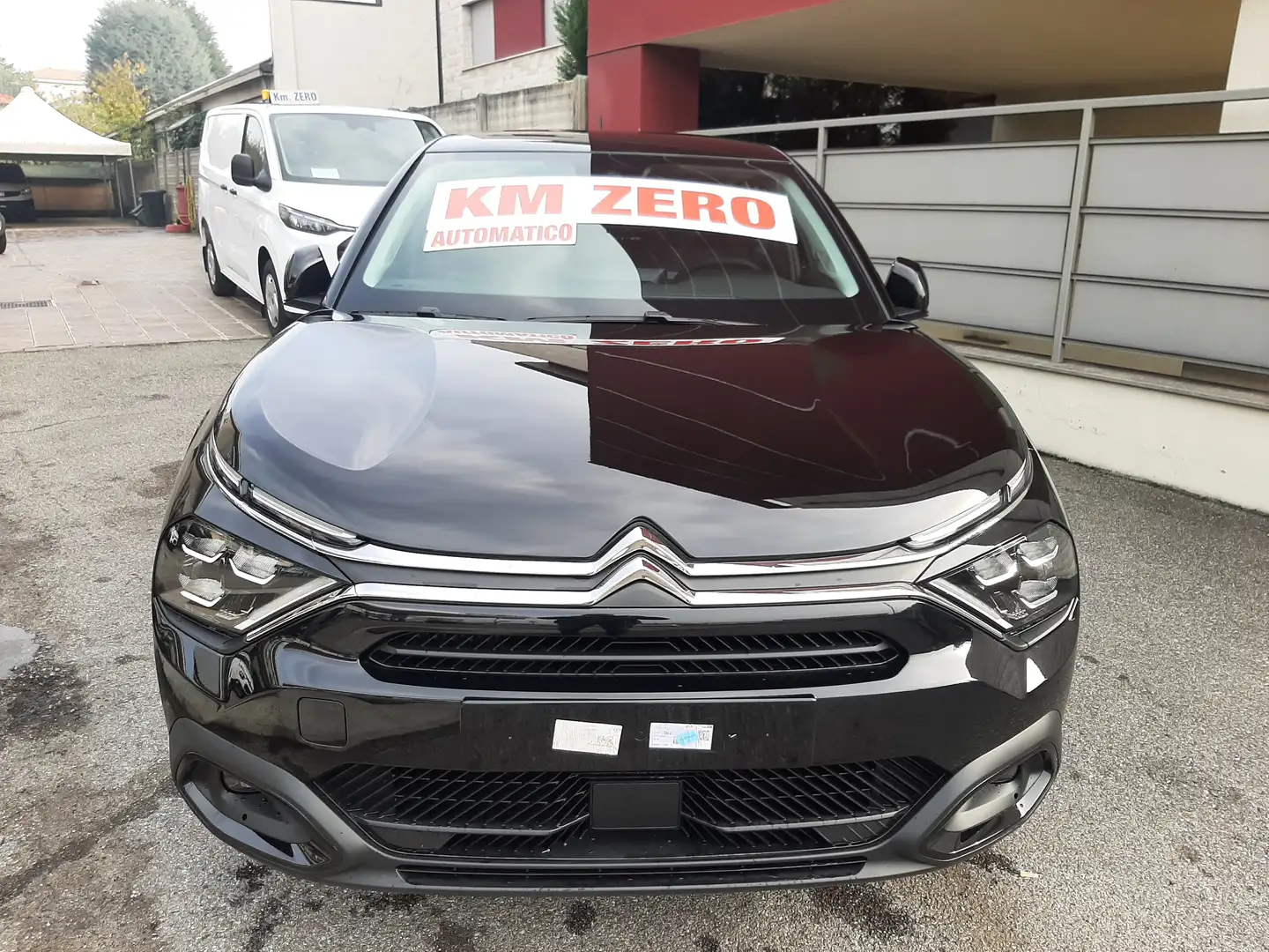 Citroen C4 1.2 Puretech Plus 130cv EAT8 nessun vincolo Noir - 2