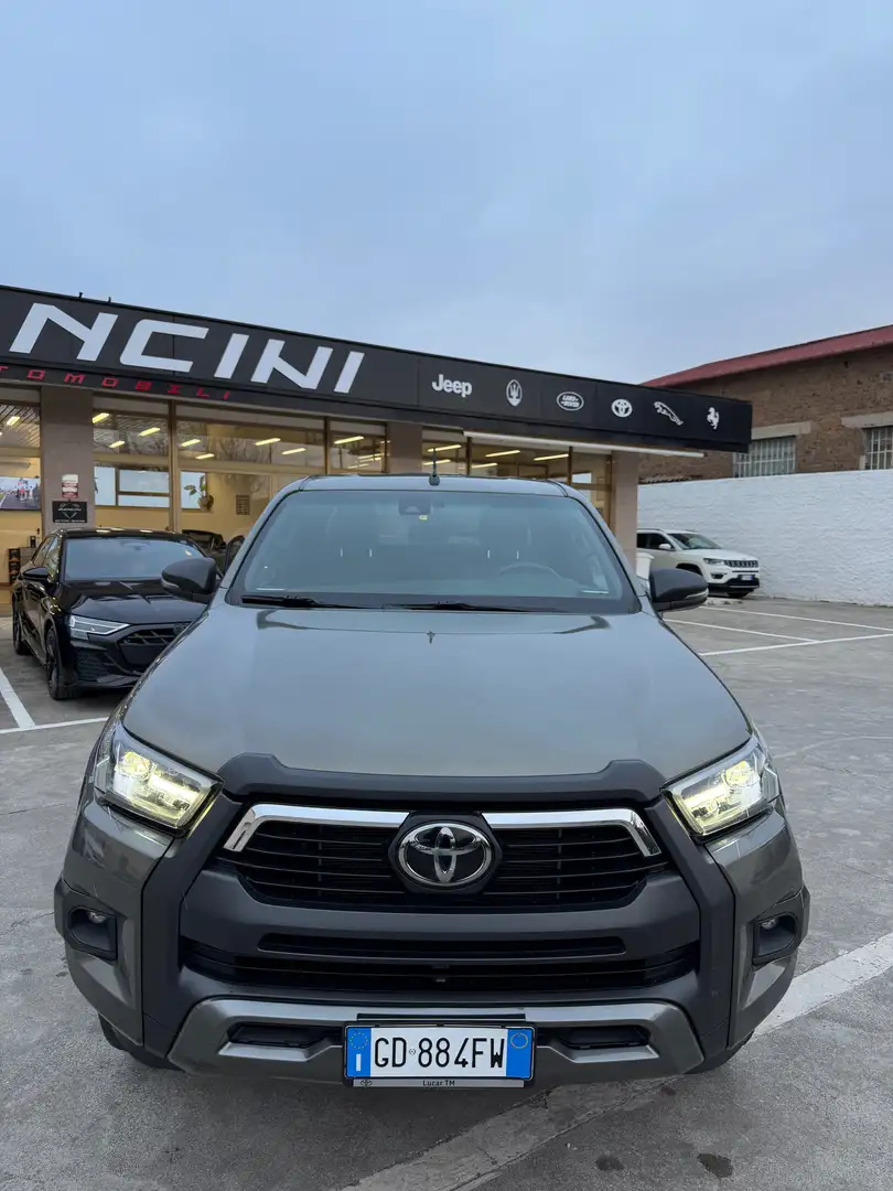 Toyota Hilux Hilux IV 2021 2.8 d double cab Invincible 4wd auto Vert - 2
