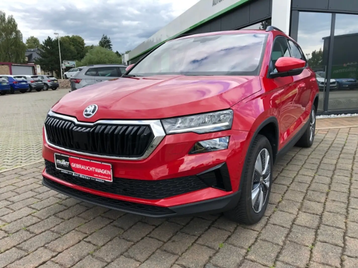 Skoda Karoq Selection AHZV DSG SmartLink DAB Red - 2
