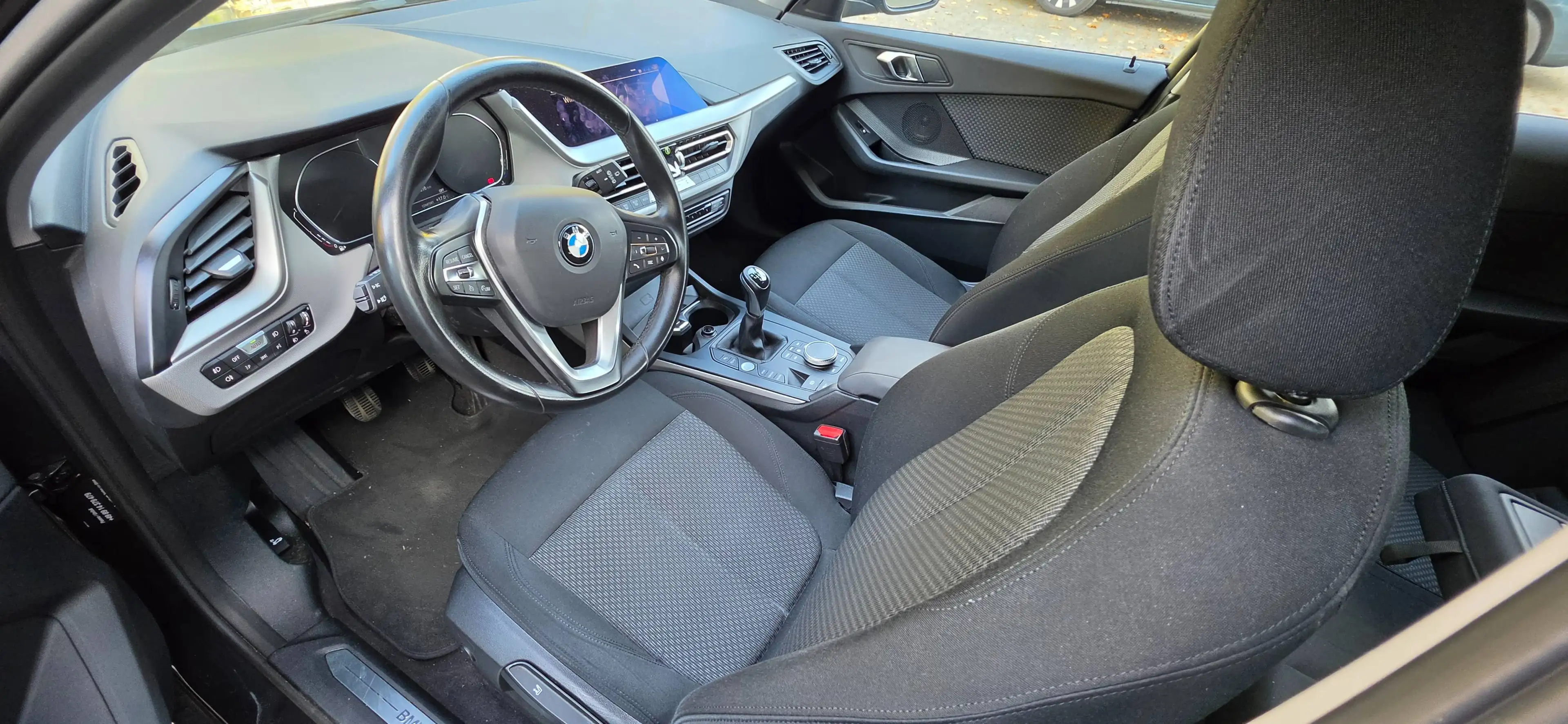 BMW 118 118 i Advantage Navi Carplay LED — photo 11