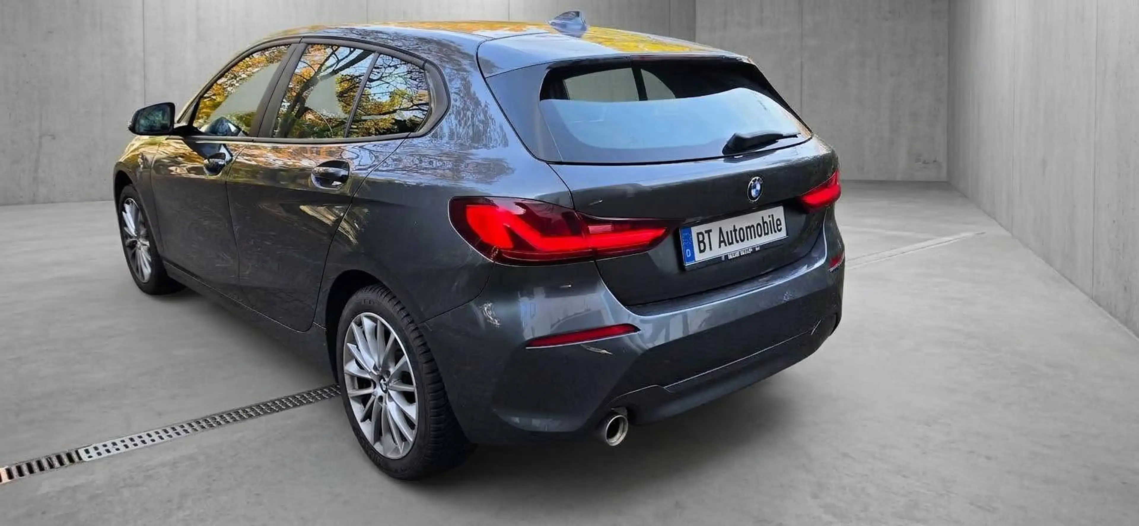 BMW 118 118 i Advantage Navi Carplay LED — photo 4