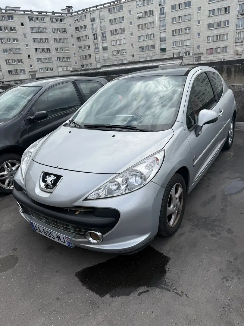 Peugeot 207 1.4 VTi 16V 95ch Série 64 - 1