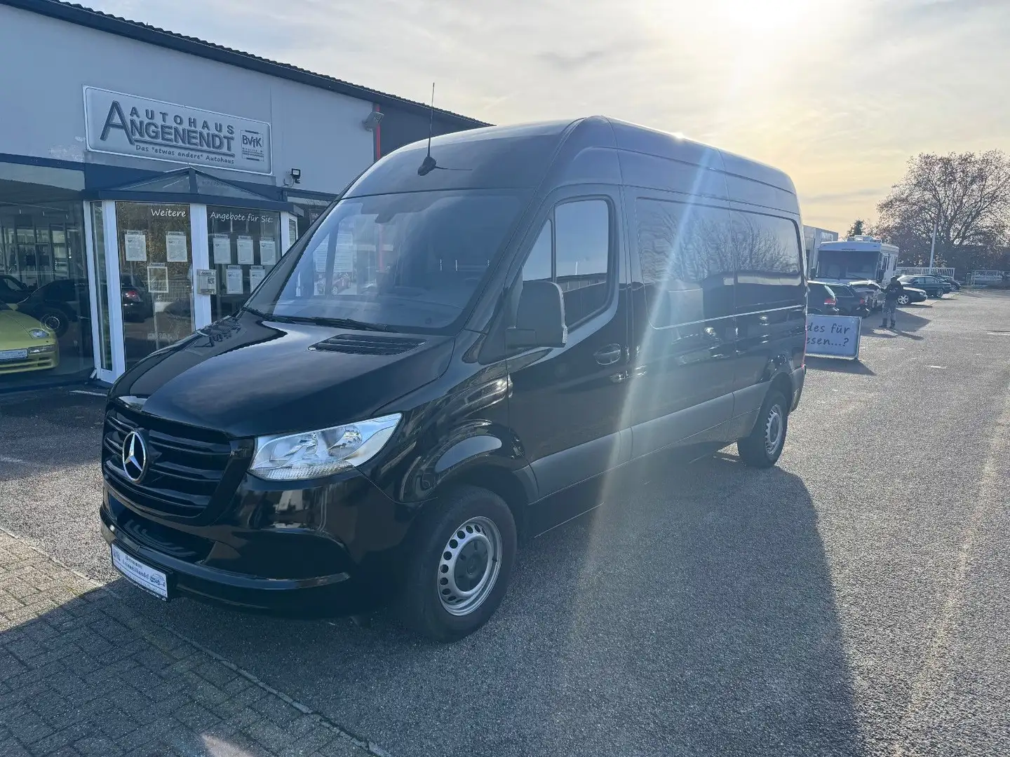 Mercedes-Benz Sprinter III Kasten FWD 211 CDI WORKER L2H2 Schwarz - 1