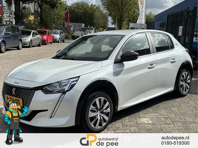 Peugeot E-208 view 2