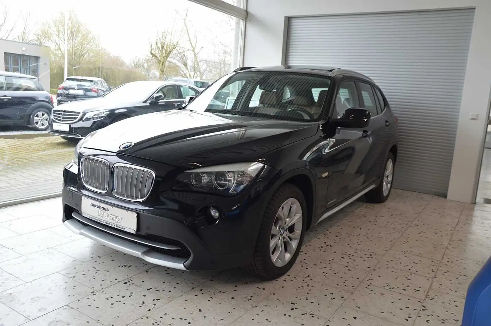 BMW X1 28i xDrive 6Zyl. Autom. SD Leder Negro - 2