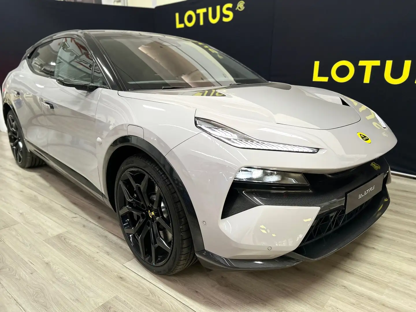 Lotus Eletre S Grau - 1