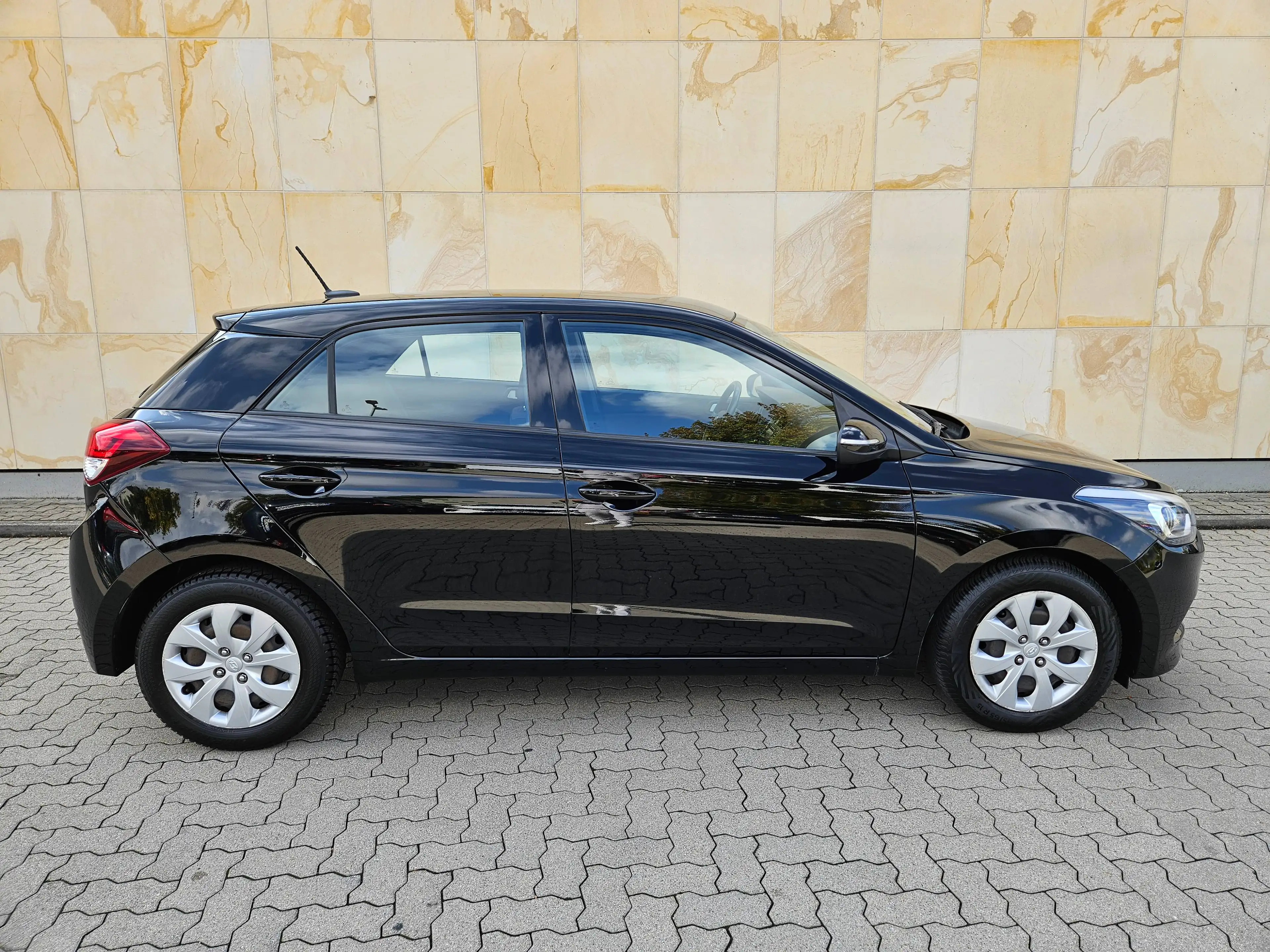 Hyundai i20 Trend *NAVI*KAMERA*SHZ*KLIMA*ALLWETTER* — photo 8