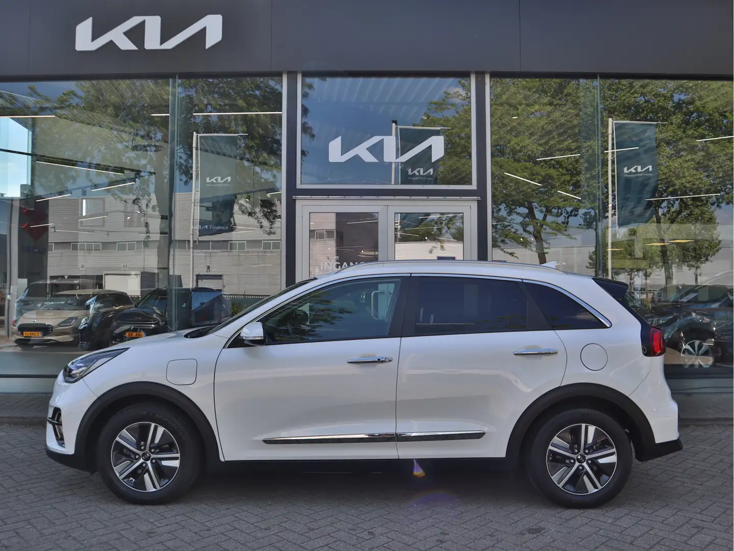 Kia Niro 1.6 GDi Plug-In-Hybrid PHEV ExecutiveLine Leder | Wit - 2