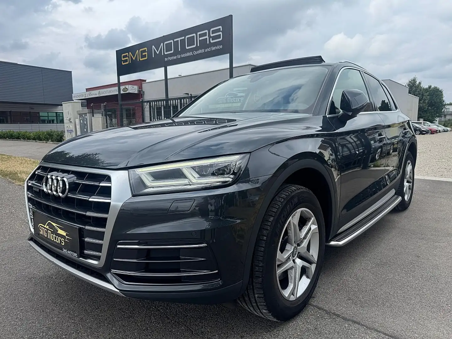 Audi Q5 2,0 TDI quattro design S-tronic Grau - 1
