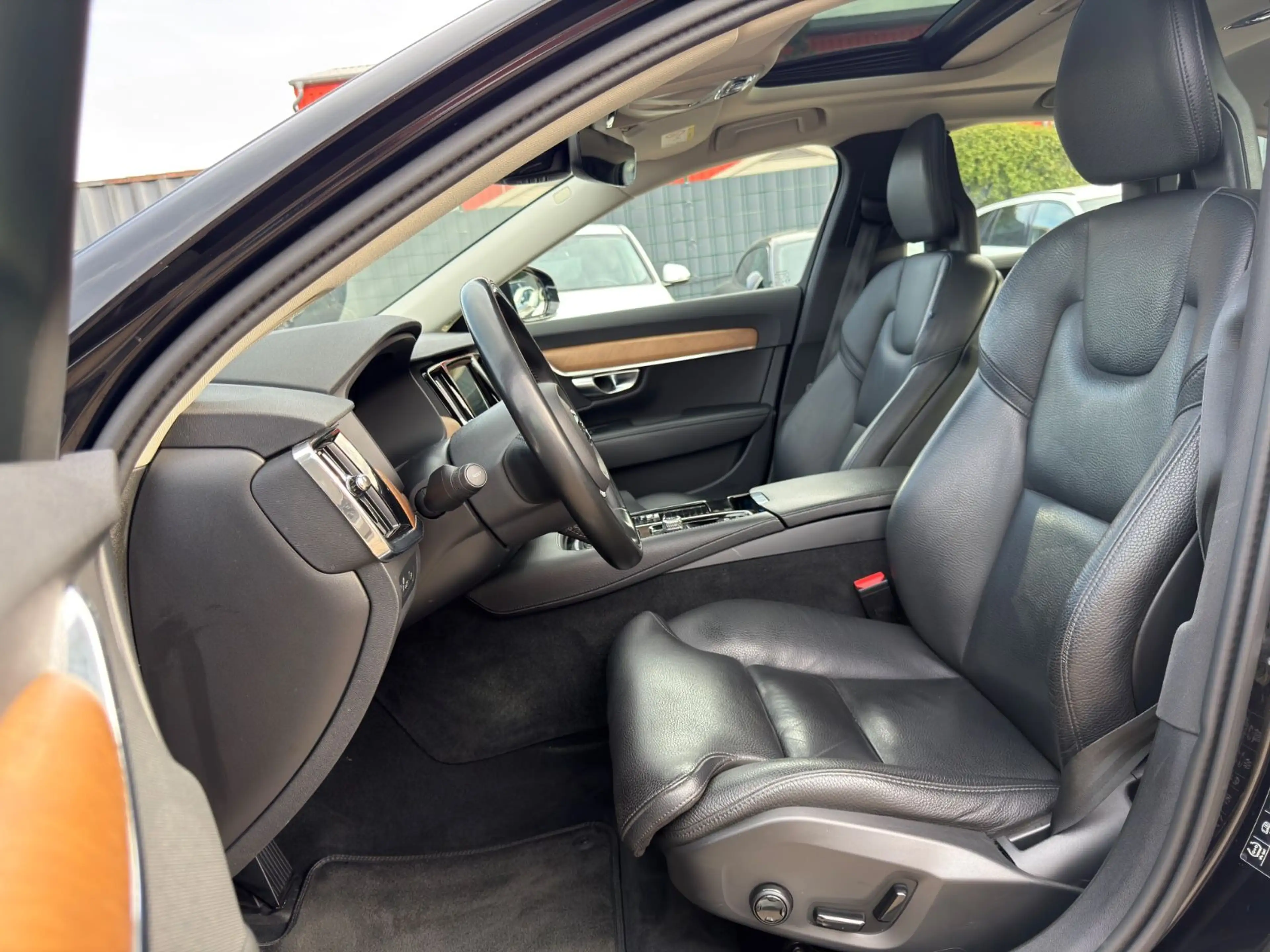 Volvo S90 Lim. Inscription Plug-In Hybrid AWD — photo 14
