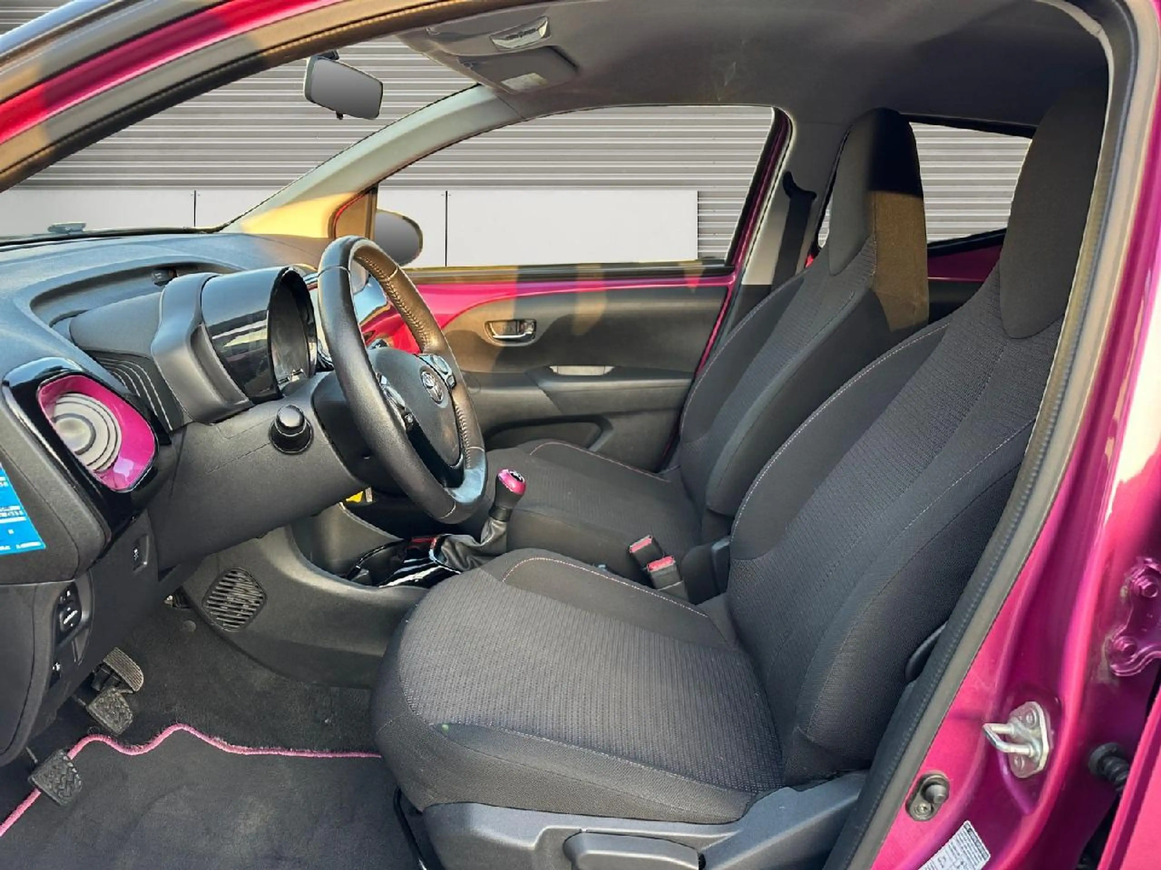 Toyota Aygo 1.0 x-cite, x-connect — photo 9