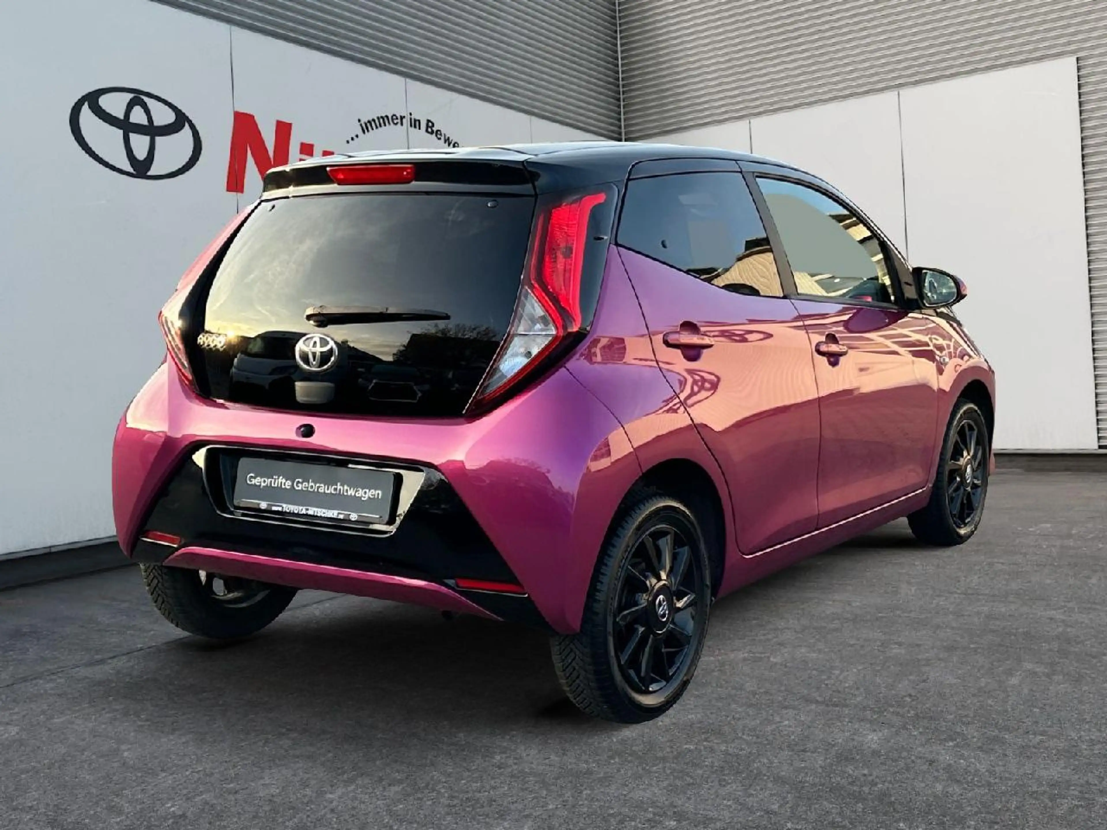 Toyota Aygo 1.0 x-cite, x-connect — photo 5
