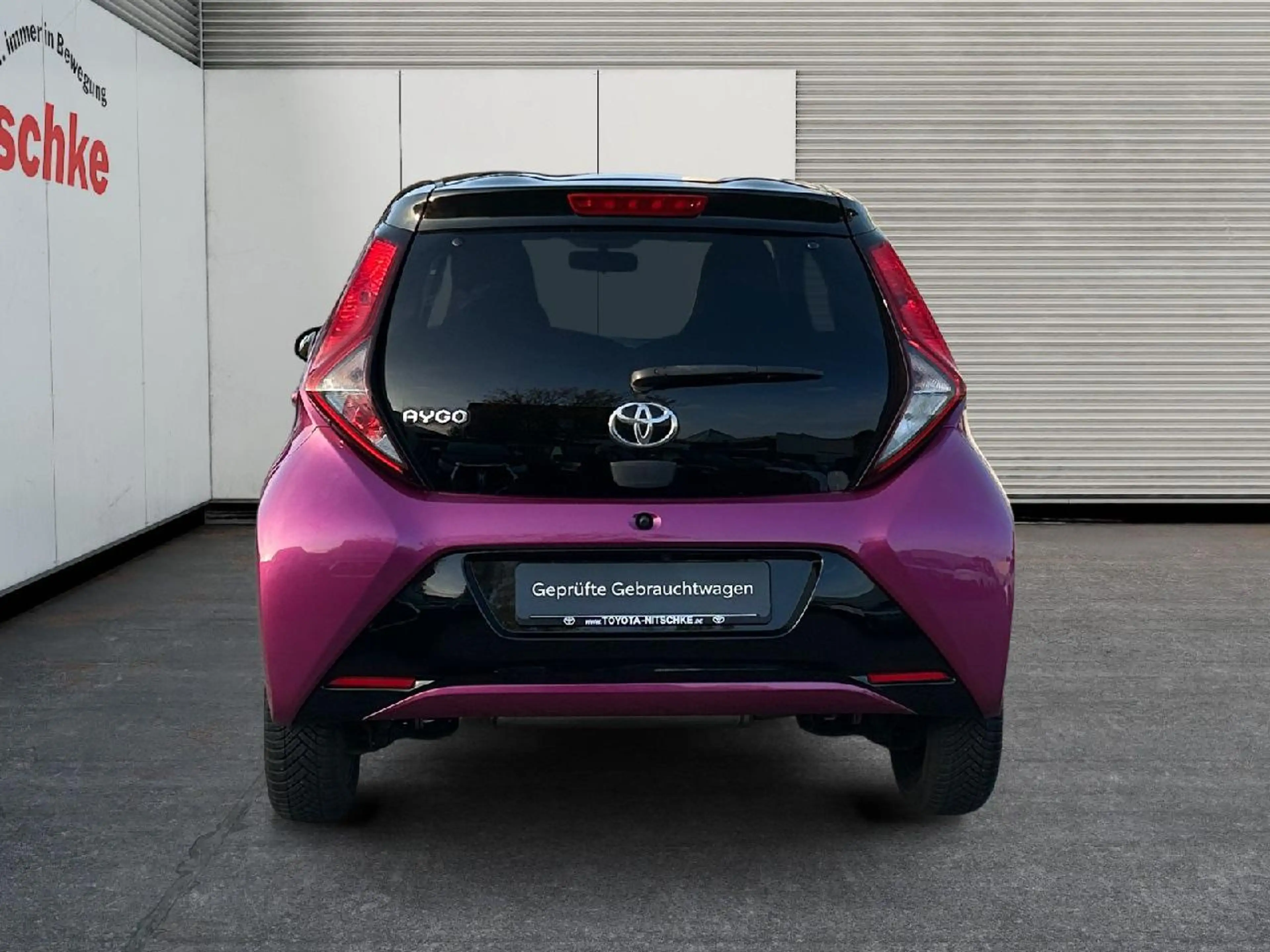 Toyota Aygo 1.0 x-cite, x-connect — photo 4