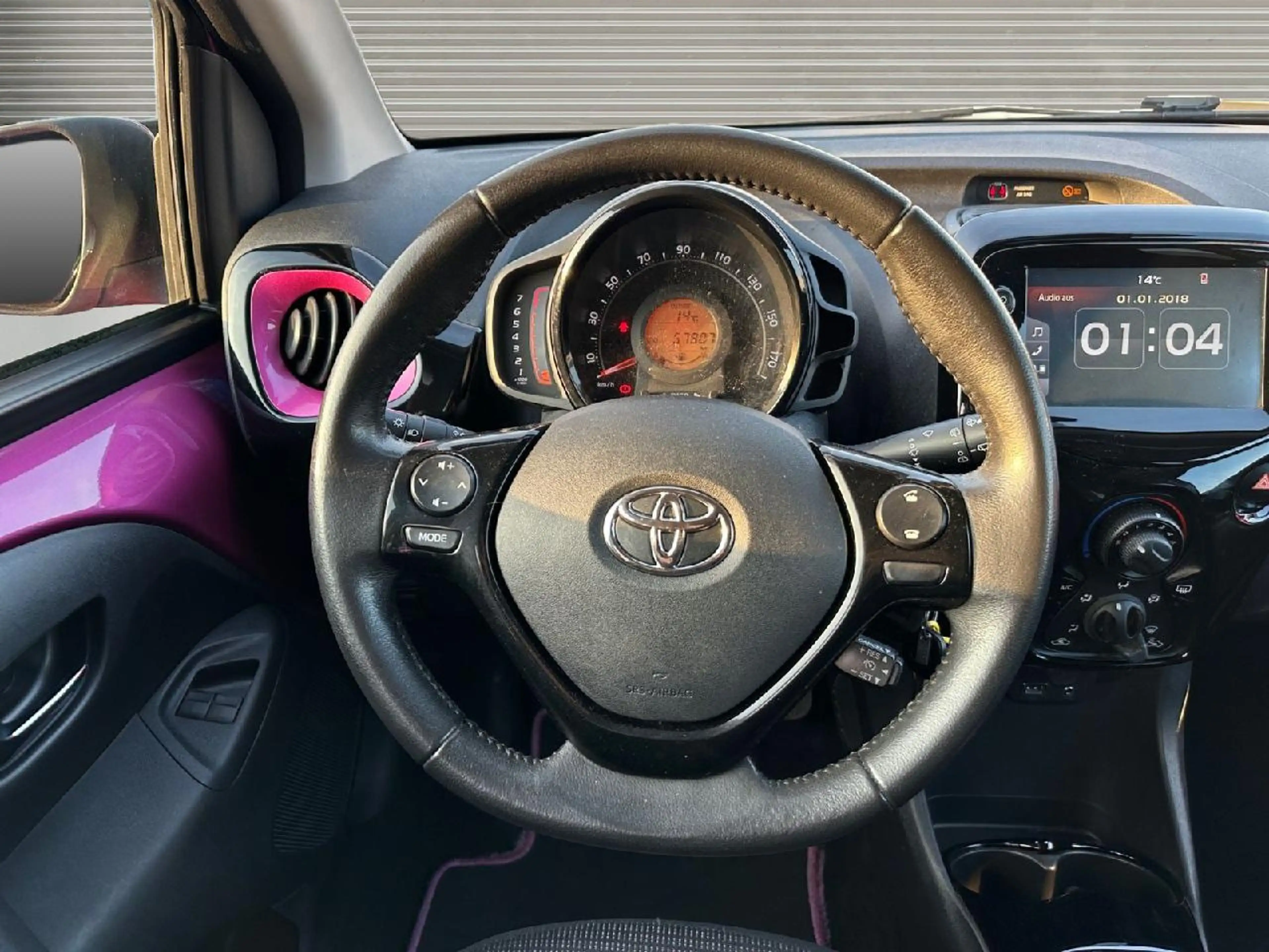 Toyota Aygo 1.0 x-cite, x-connect — photo 11