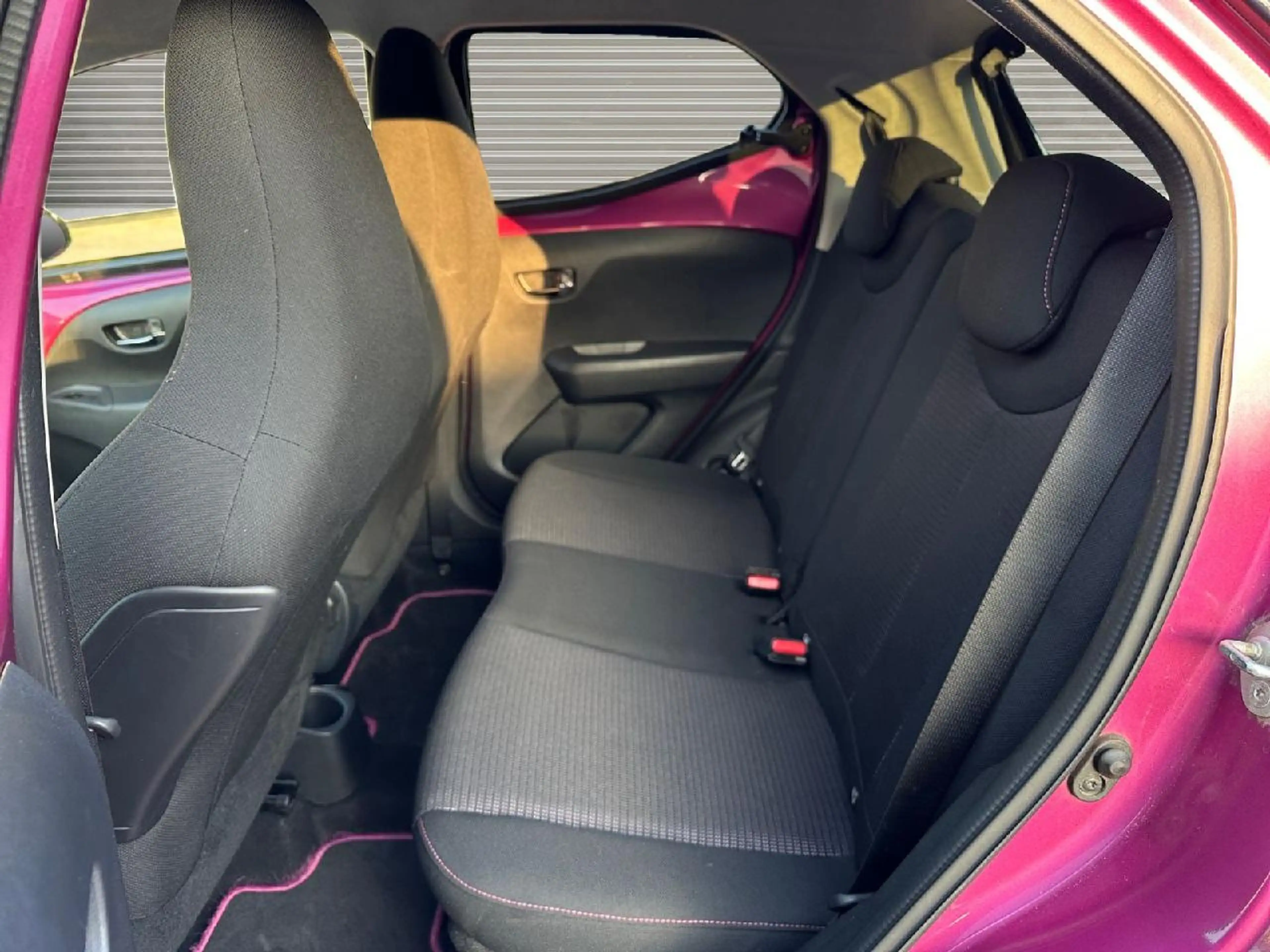 Toyota Aygo 1.0 x-cite, x-connect — photo 12