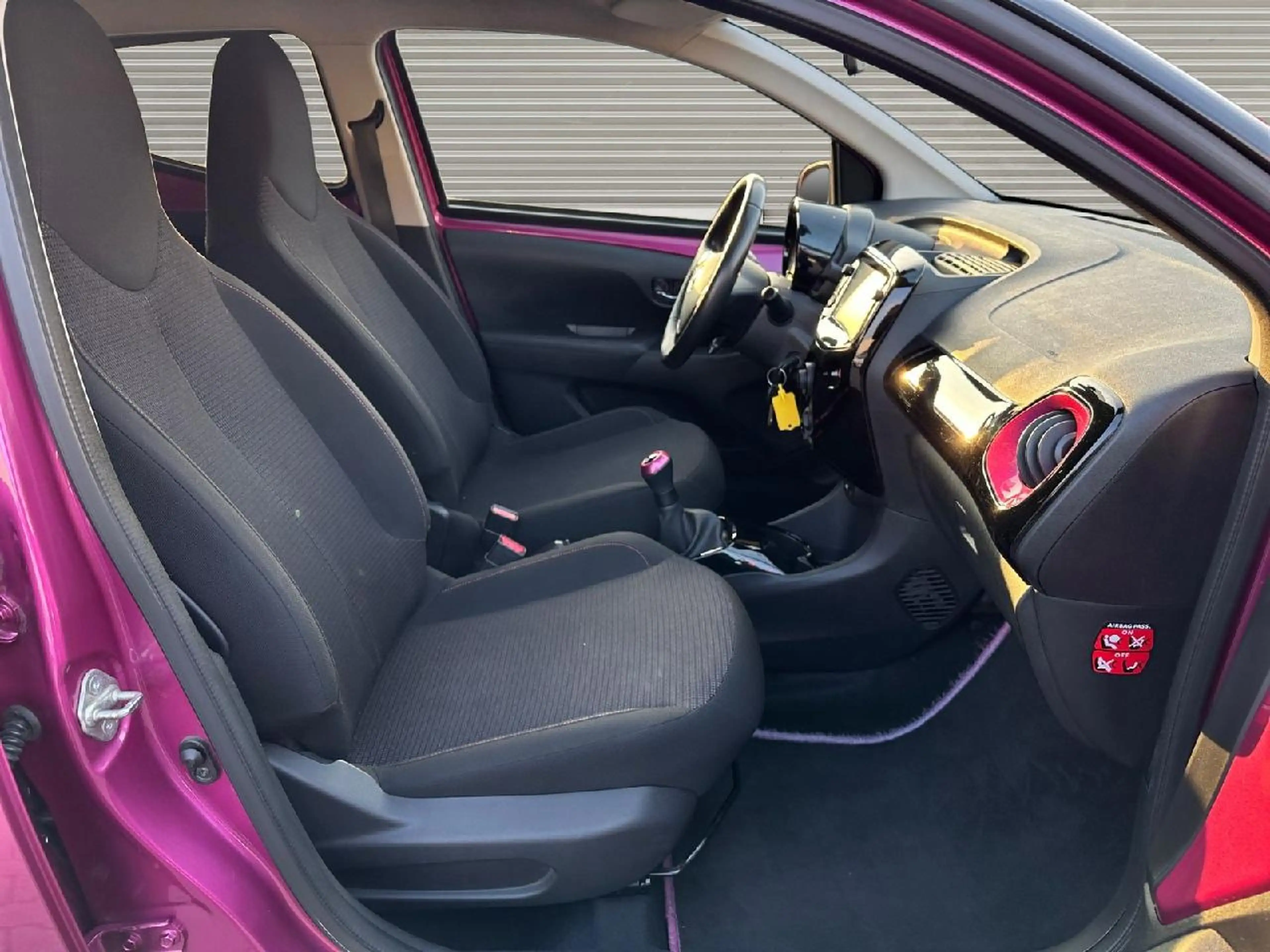 Toyota Aygo 1.0 x-cite, x-connect — photo 15