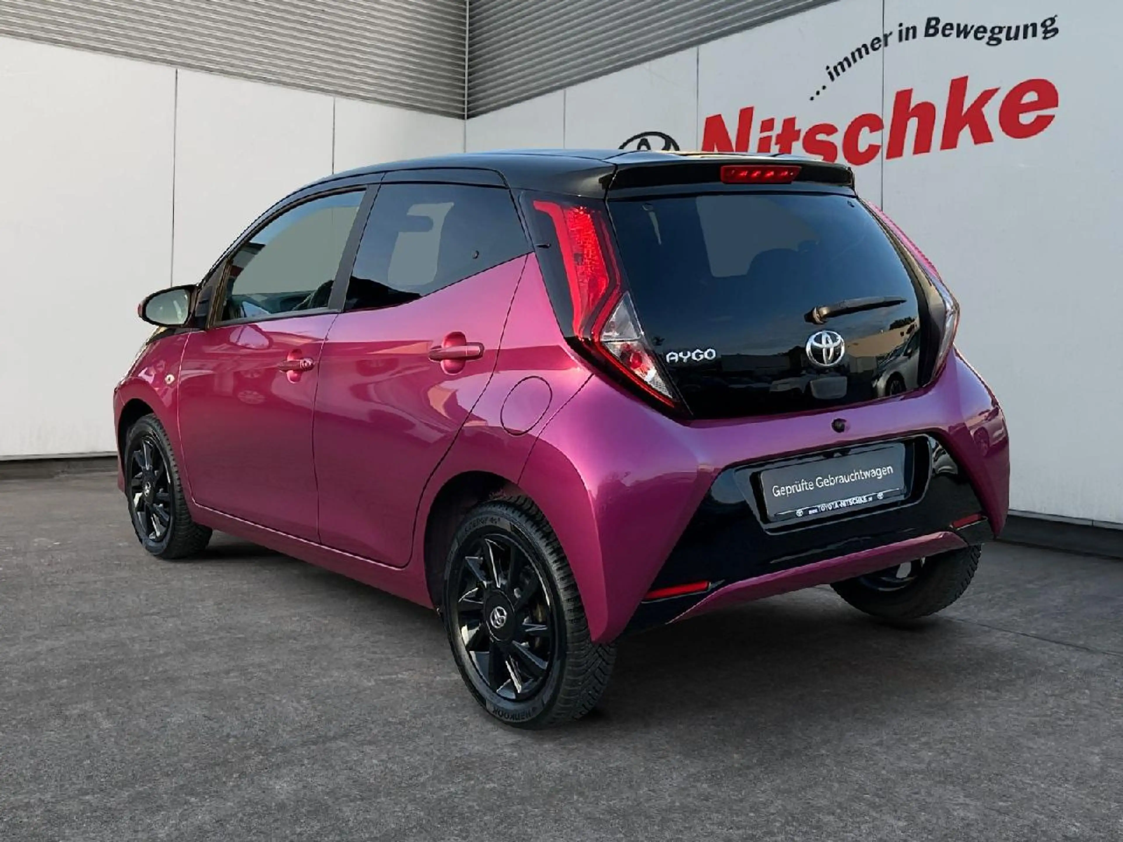 Toyota Aygo 1.0 x-cite, x-connect — photo 3