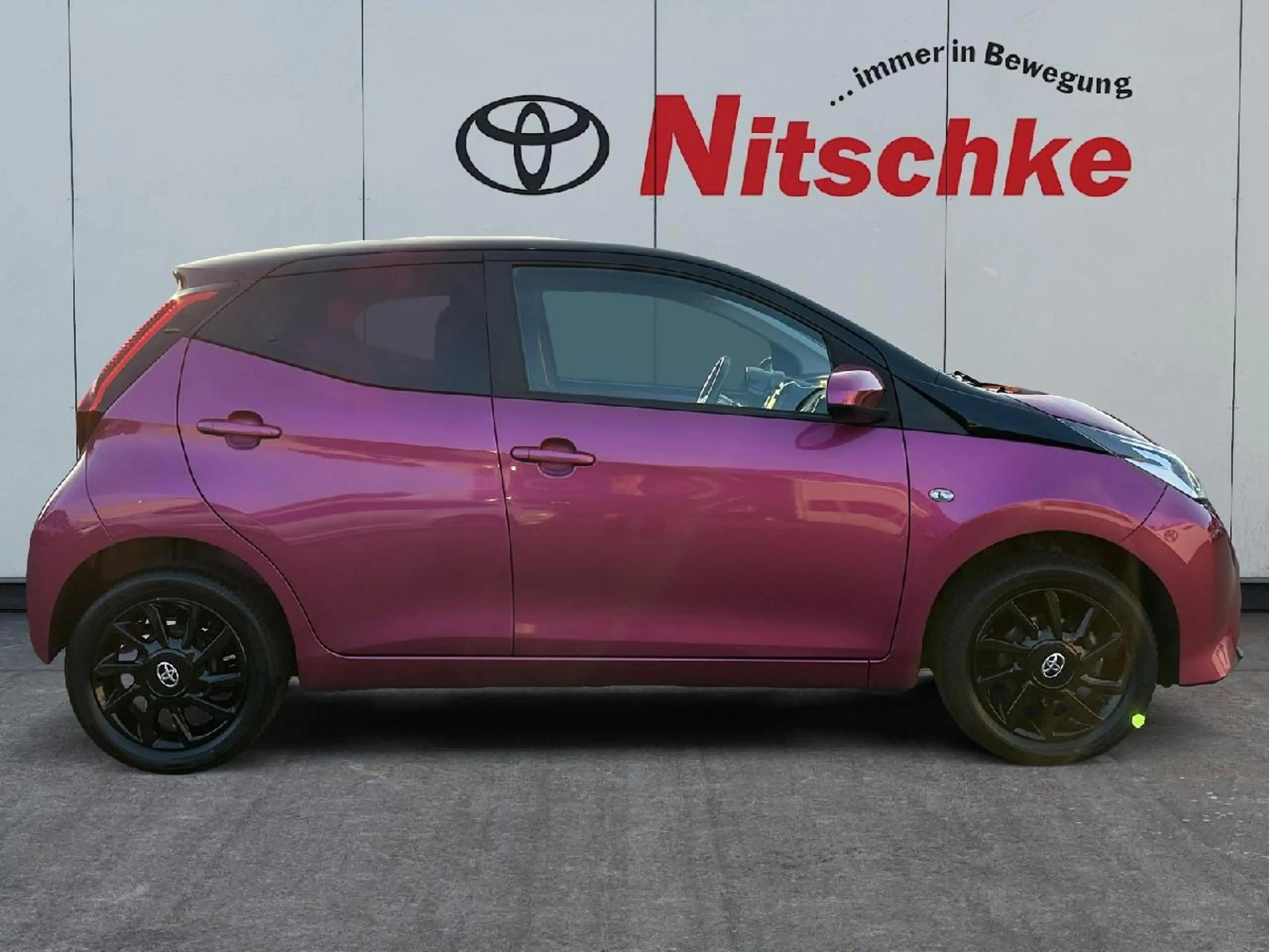 Toyota Aygo 1.0 x-cite, x-connect — photo 6