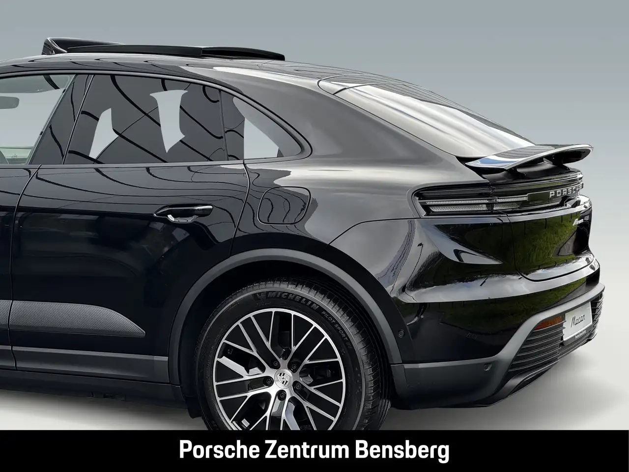 Porsche Macan Electric 11