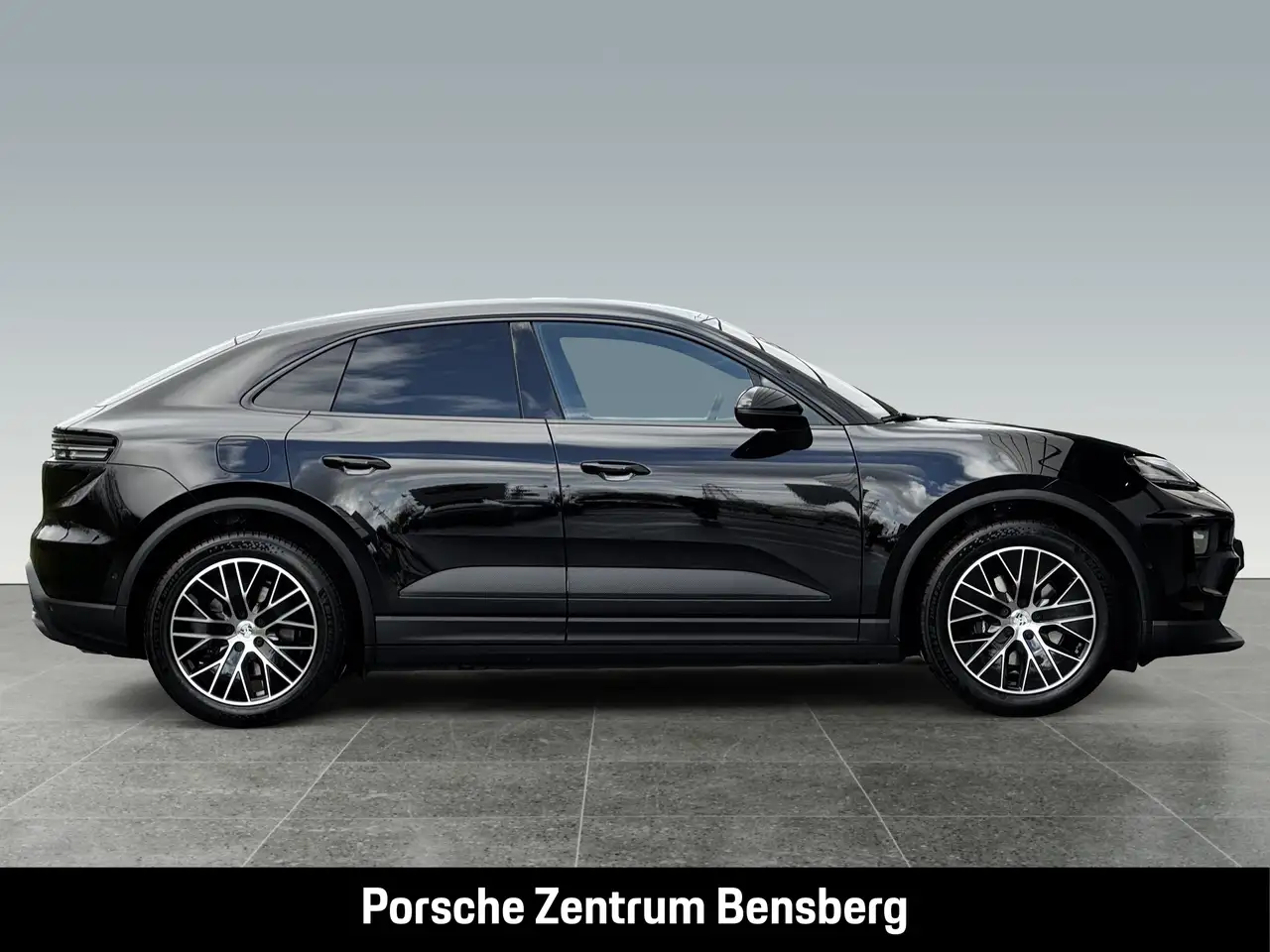 Porsche Macan Electric 5