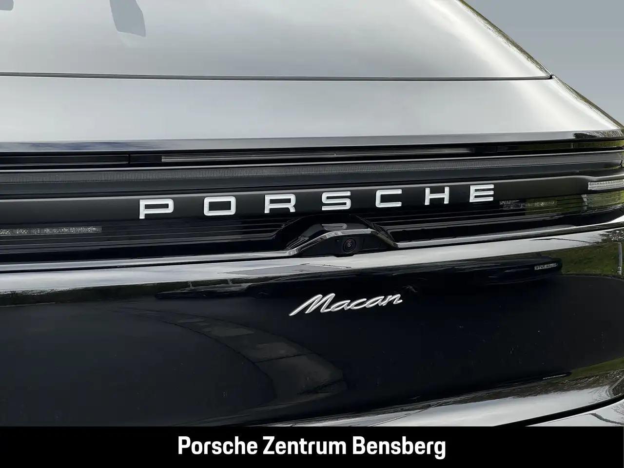 Porsche Macan Electric 12