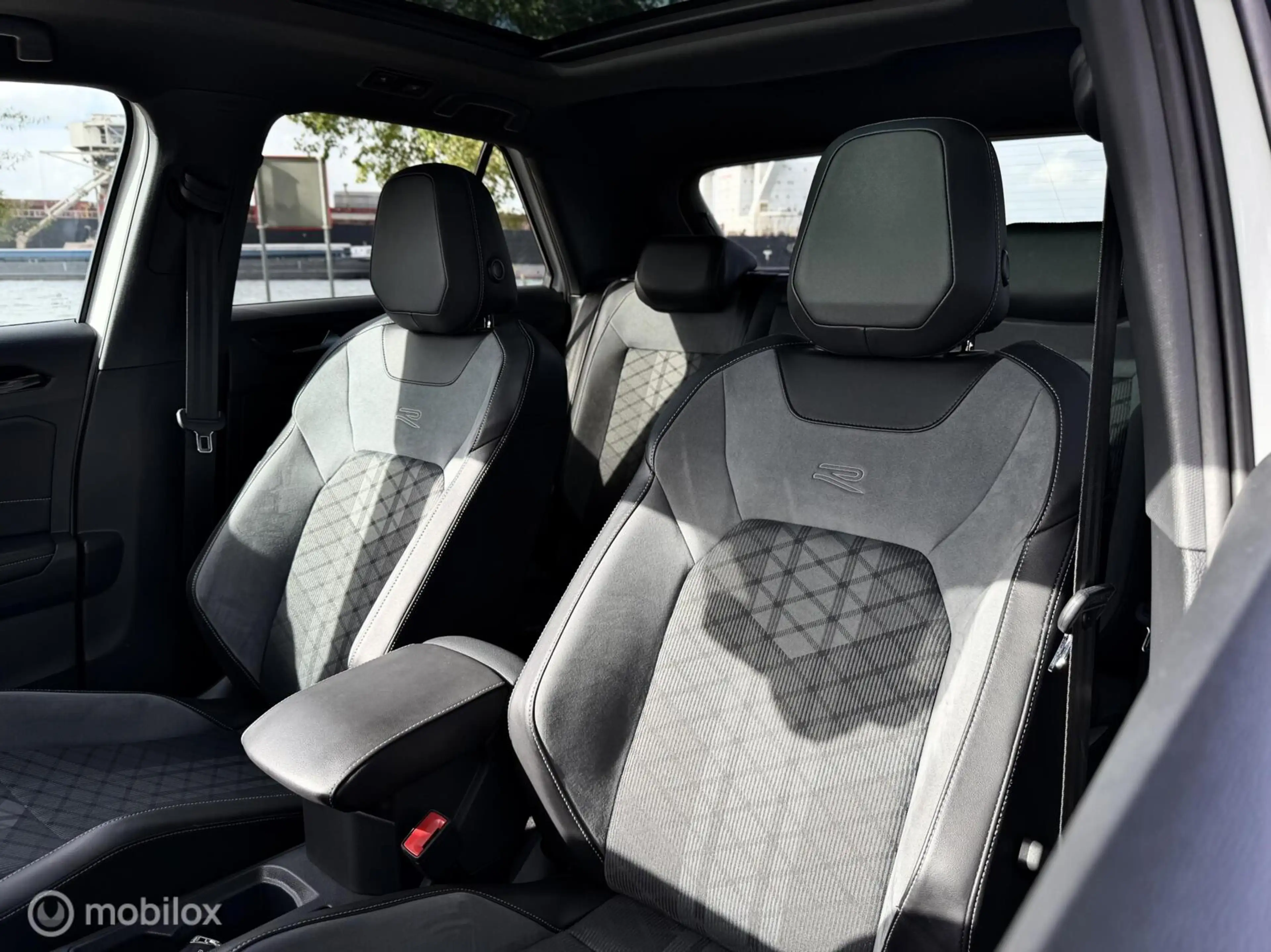Volkswagen T-Roc 1.5 TSI R-Line |Pano |IQ |Keyless |ACC — photo 14