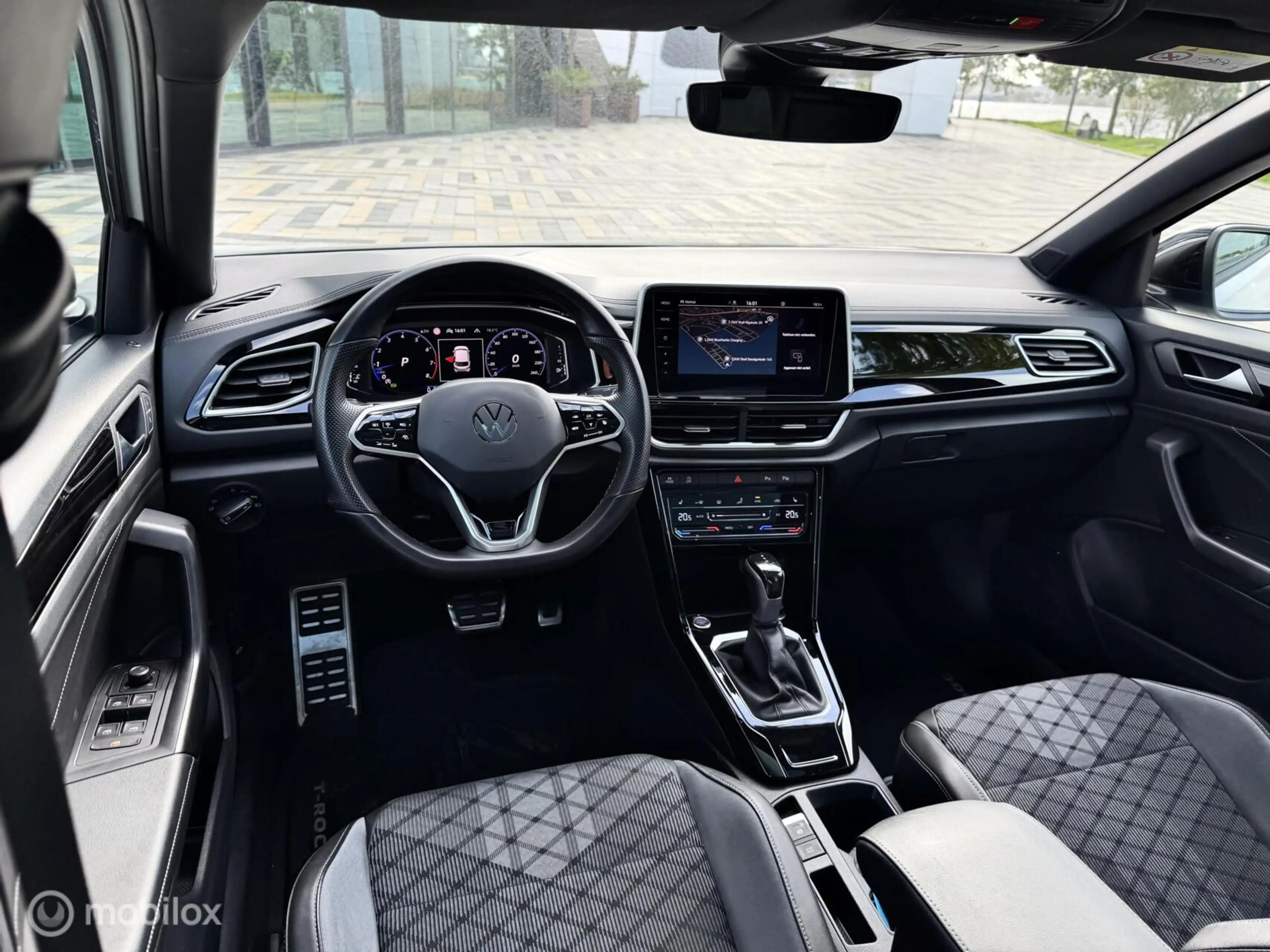 Volkswagen T-Roc 1.5 TSI R-Line |Pano |IQ |Keyless |ACC — photo 13