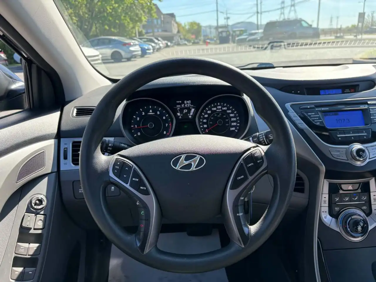 Hyundai ELANTRA снимка Hyundai ELANTRA