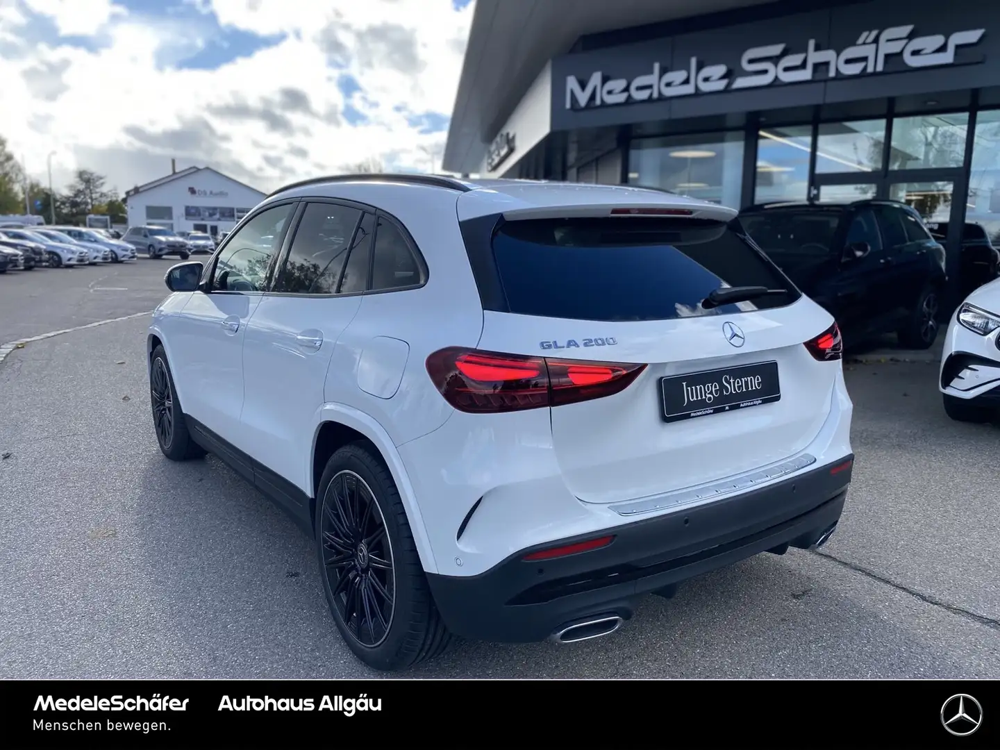 Mercedes-Benz GLA 200 GLA 200 AMG Night AHK LED Kam KeyGo Ambi 20" Sport Weiß - 2