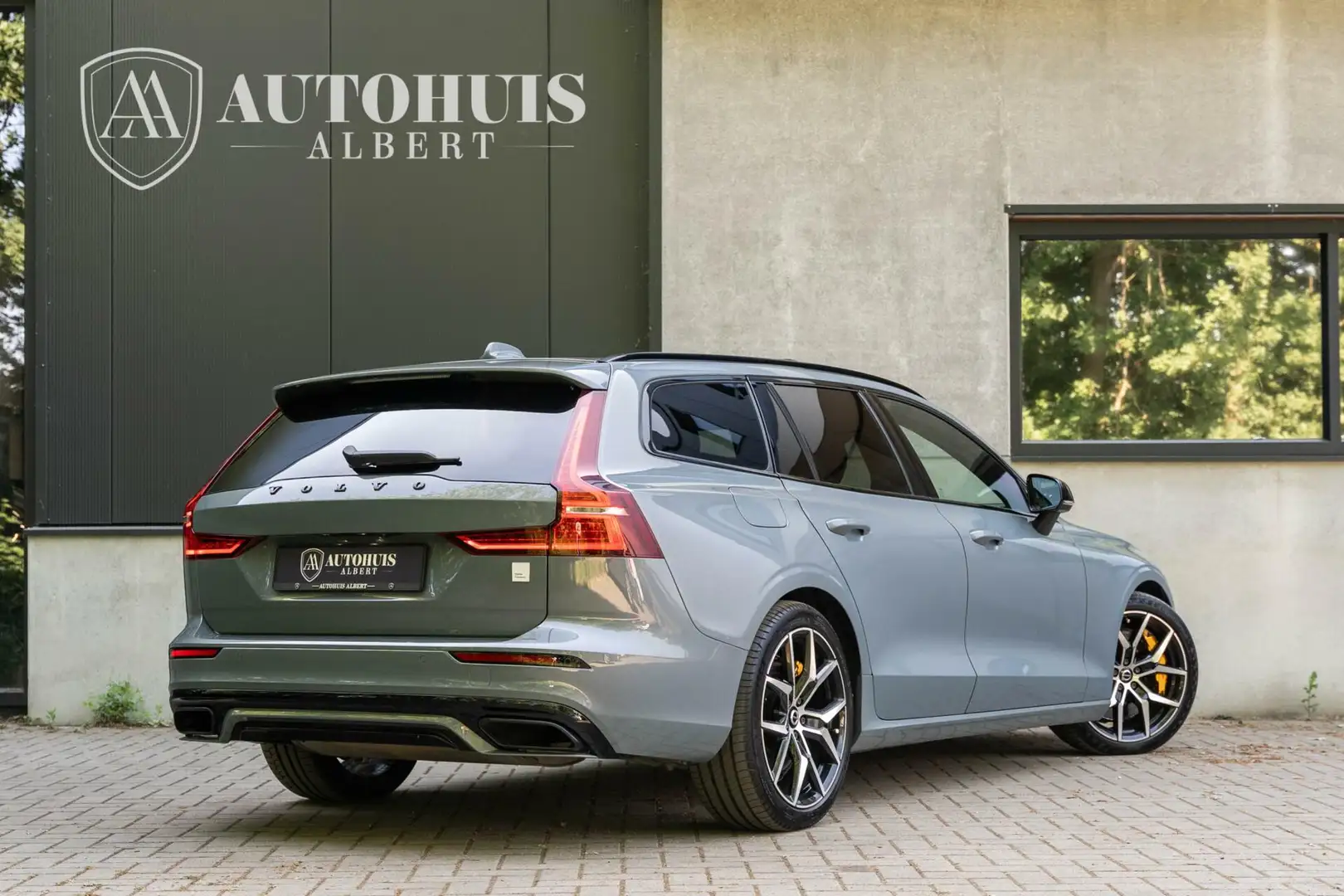 Volvo V60 2.0 T8 Recharge AWD Polestar Engineered Pano ACC Szary - 2