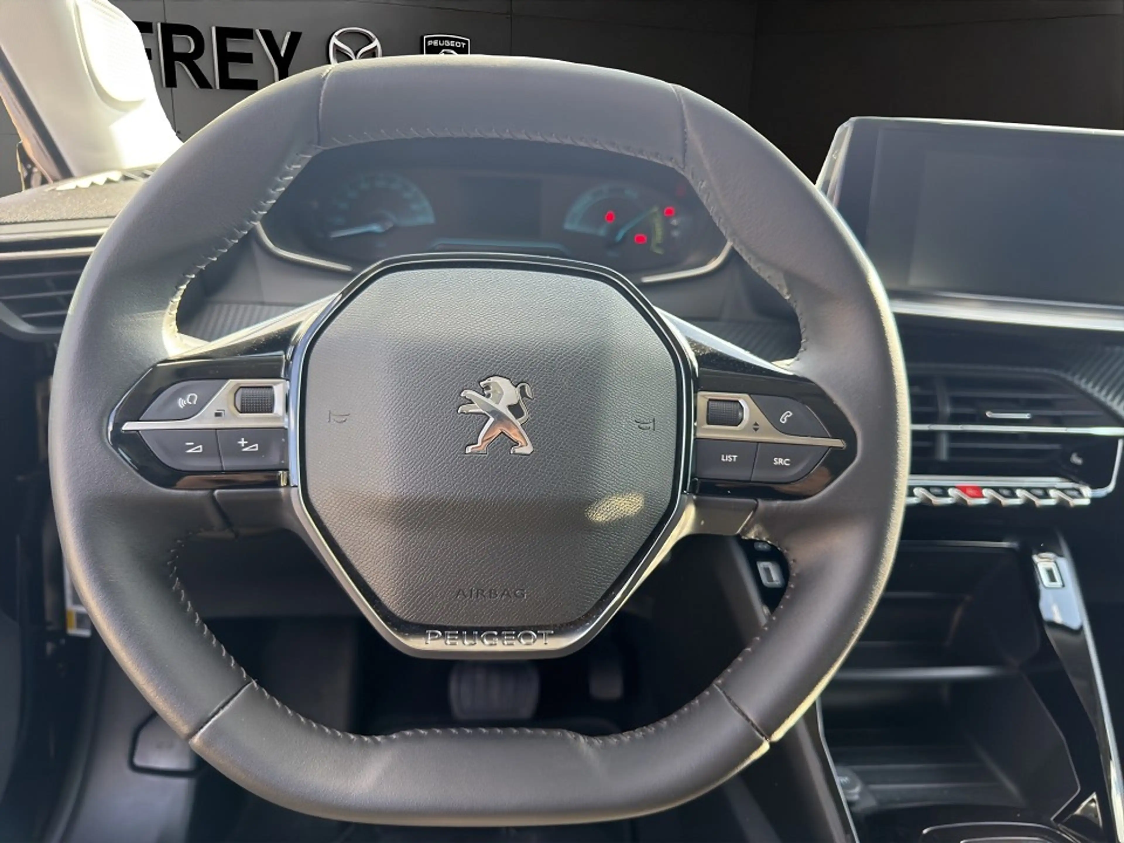 Peugeot e-2008 Elektro Active Pack — photo 10
