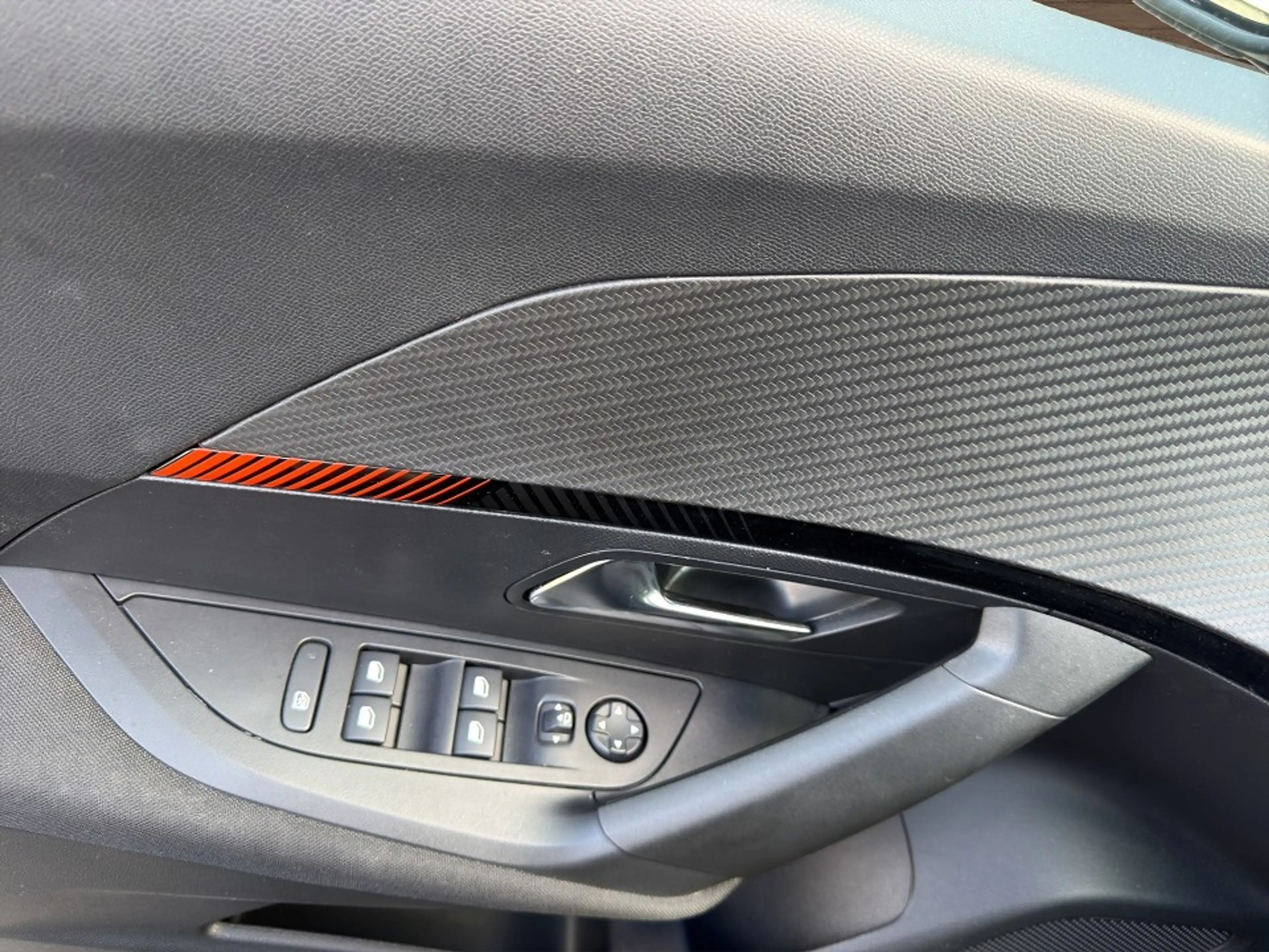 Peugeot e-2008 Elektro Active Pack — photo 17