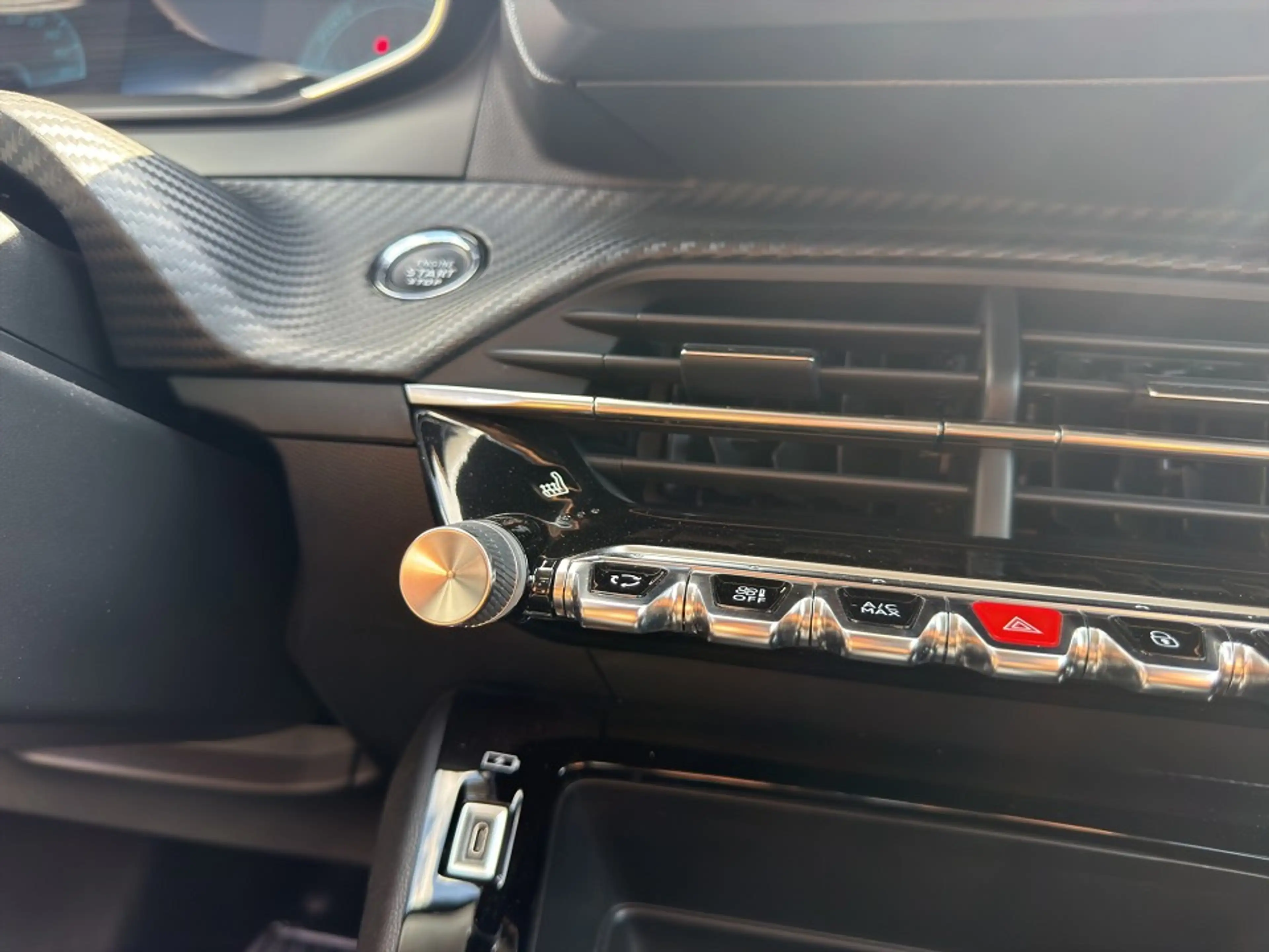 Peugeot e-2008 Elektro Active Pack — photo 18