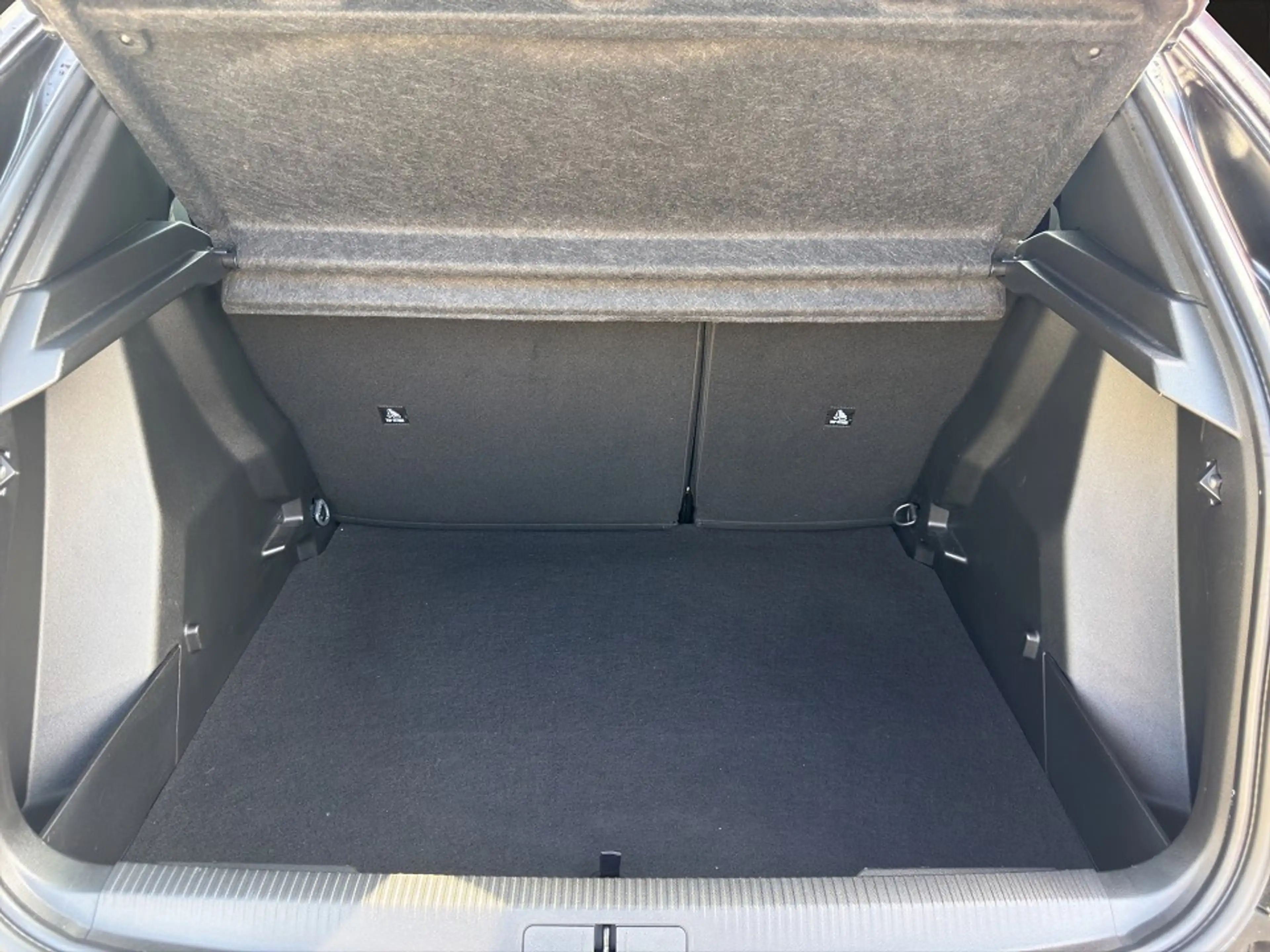 Peugeot e-2008 Elektro Active Pack — photo 9