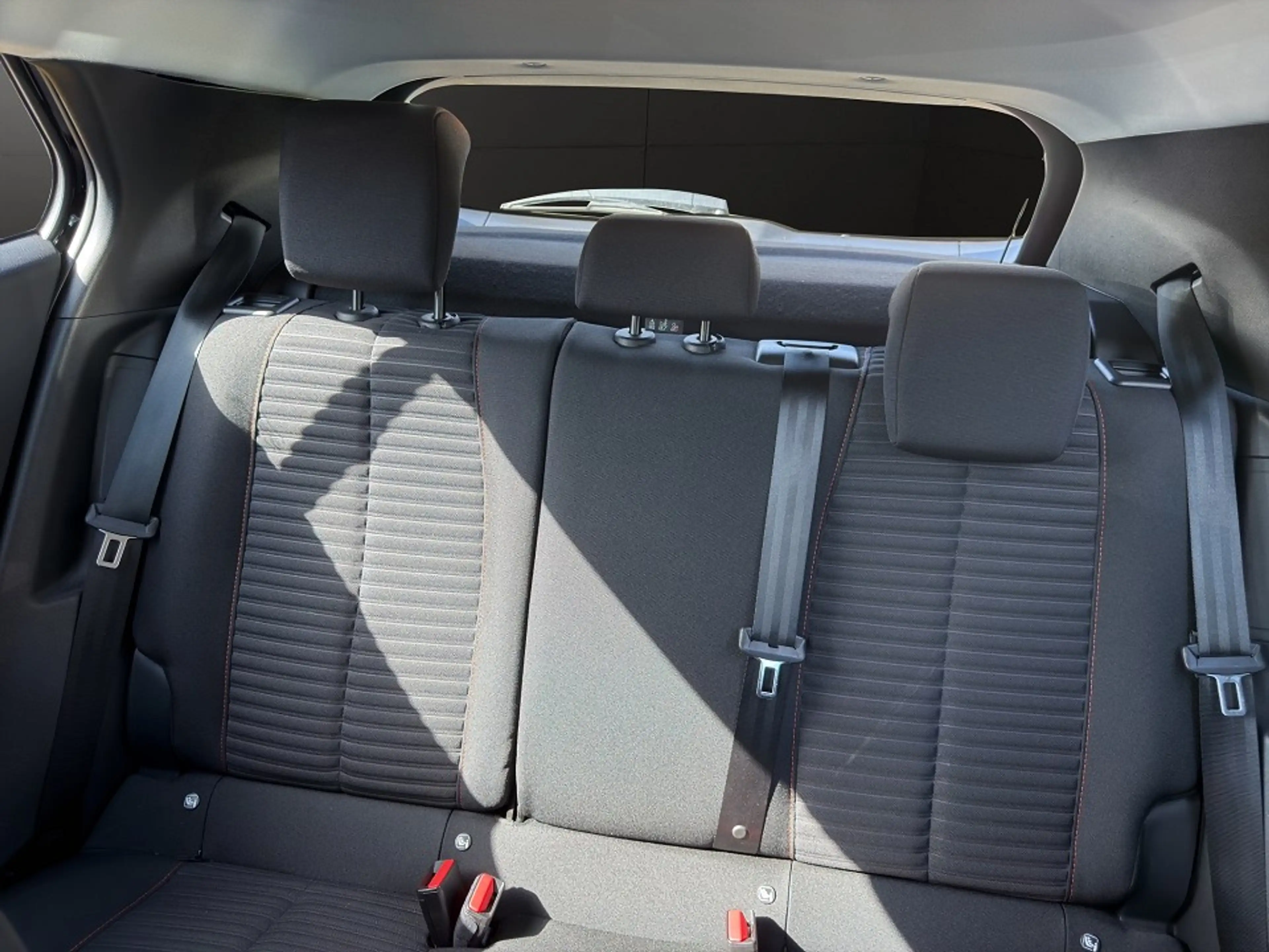 Peugeot e-2008 Elektro Active Pack — photo 8