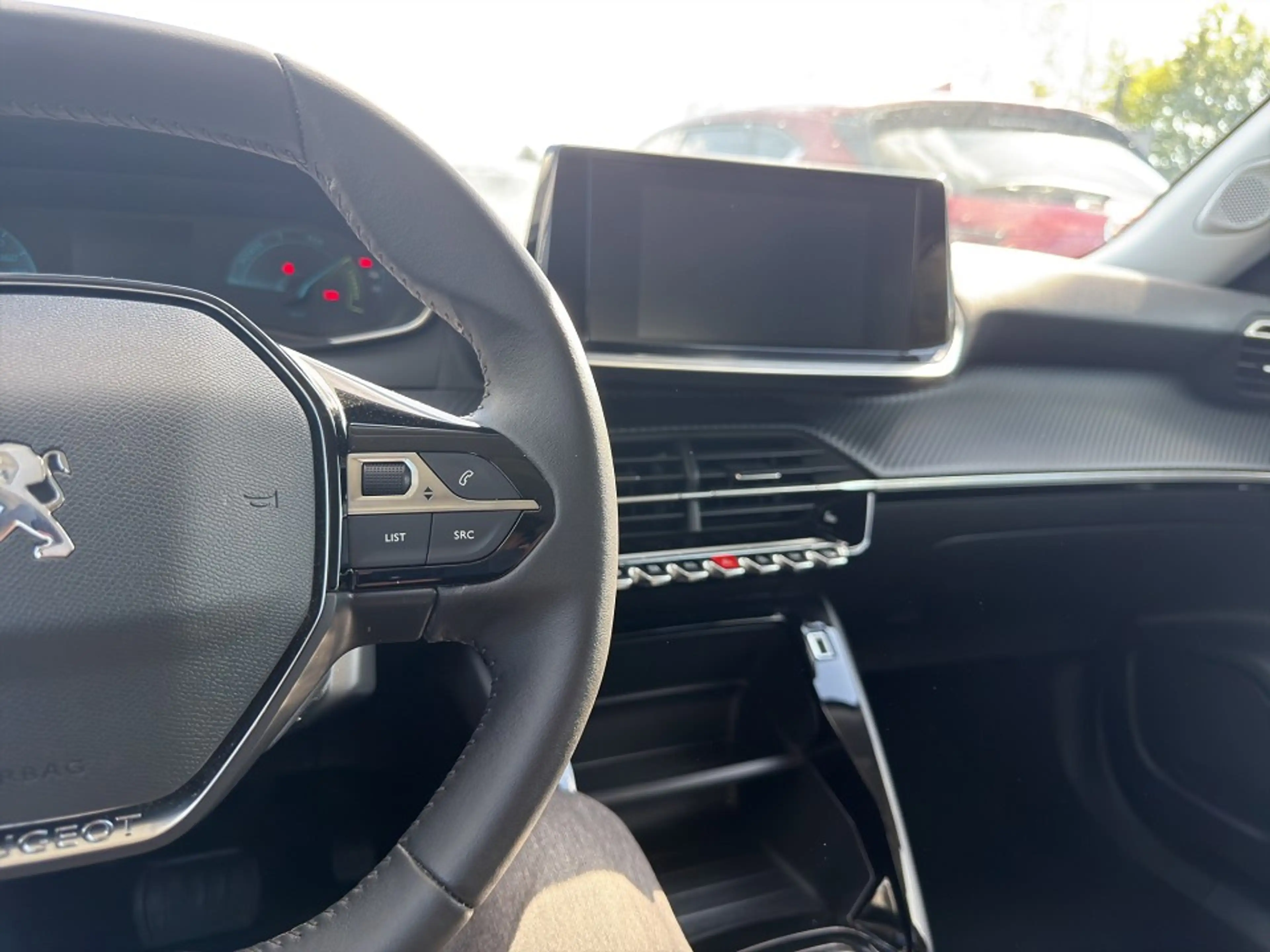 Peugeot e-2008 Elektro Active Pack — photo 13