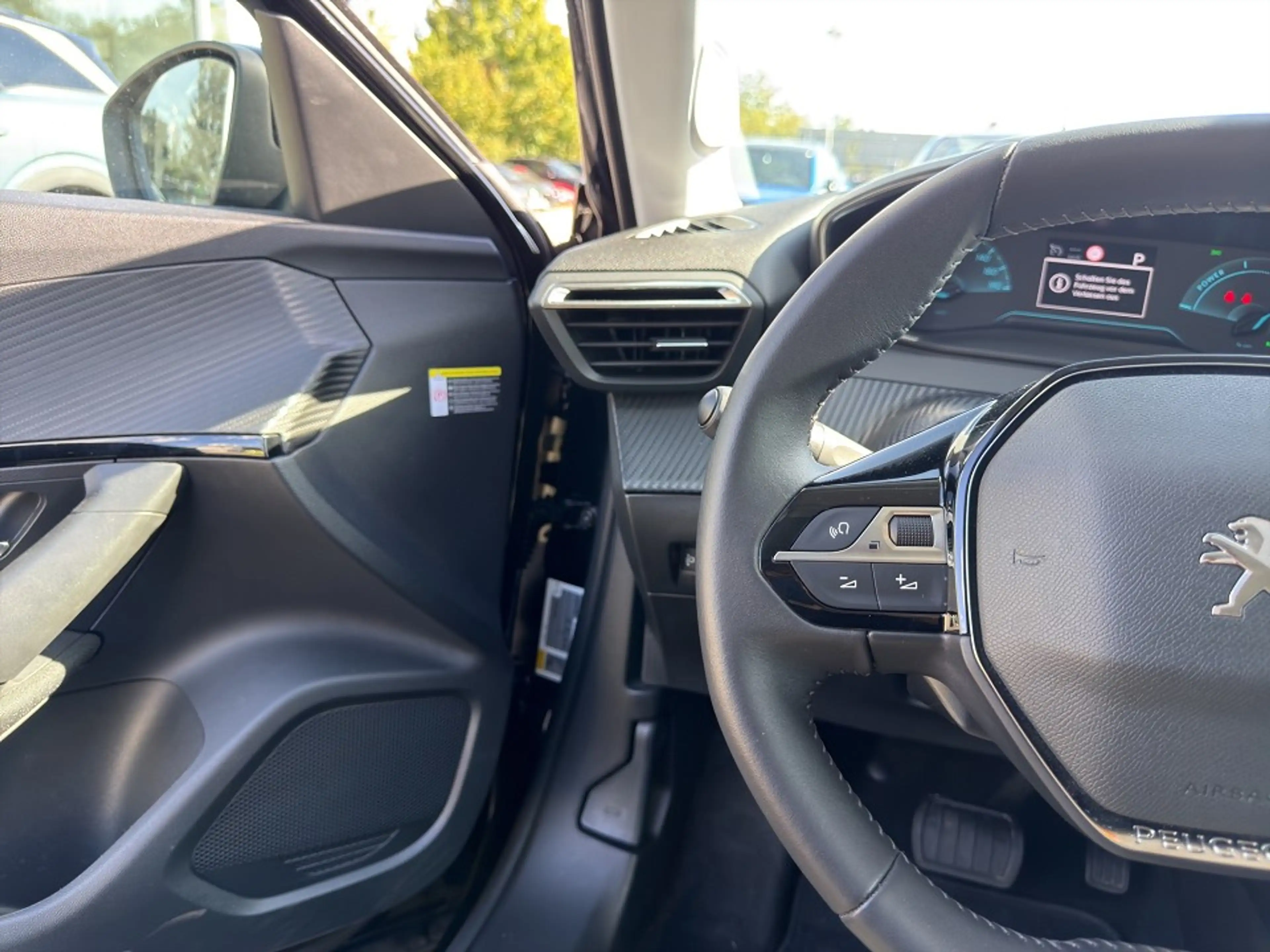 Peugeot e-2008 Elektro Active Pack — photo 12