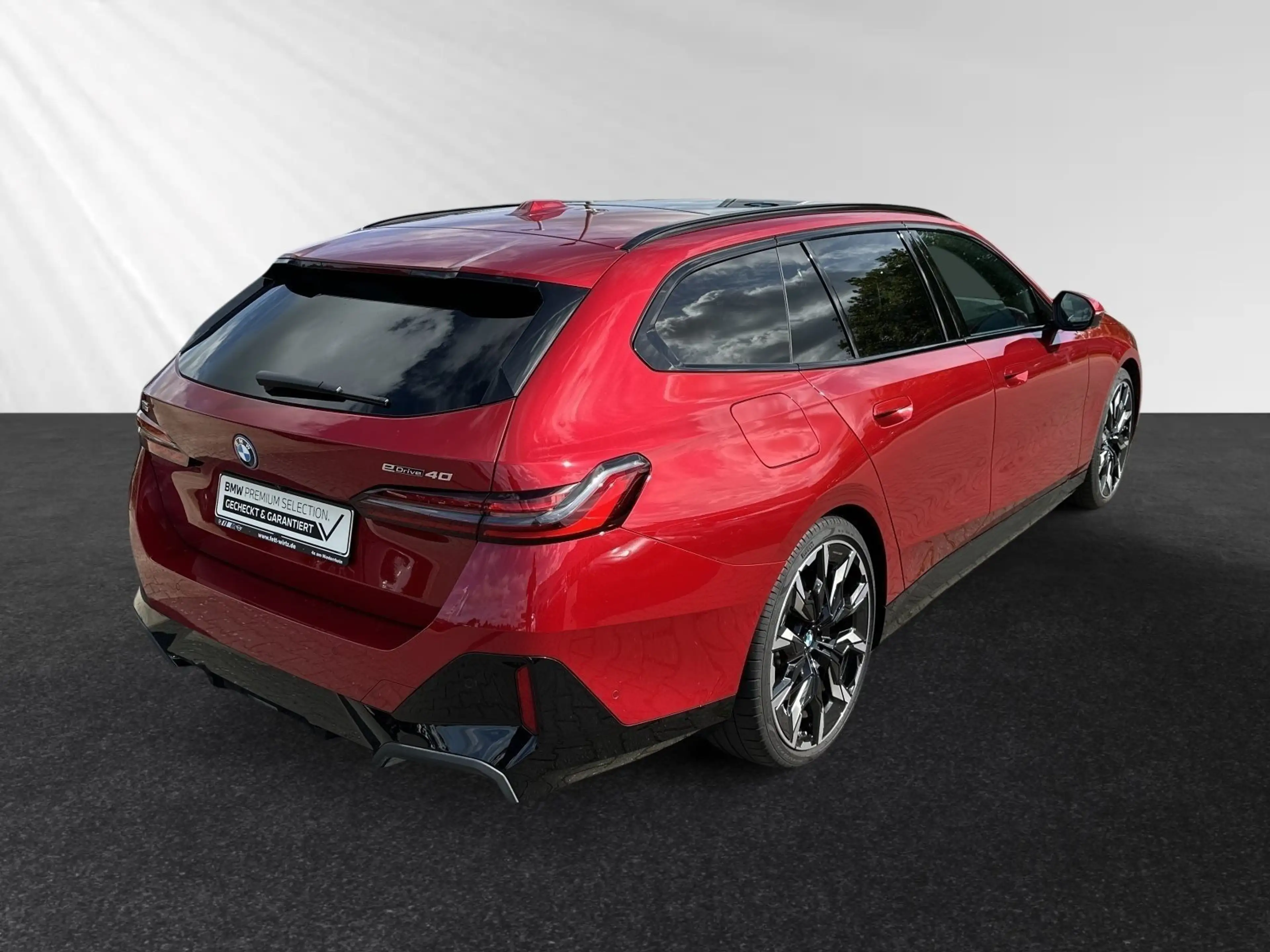 BMW i5 eDrive40 Touring M Sport Pro|Autobahnass.|B&W — photo 3