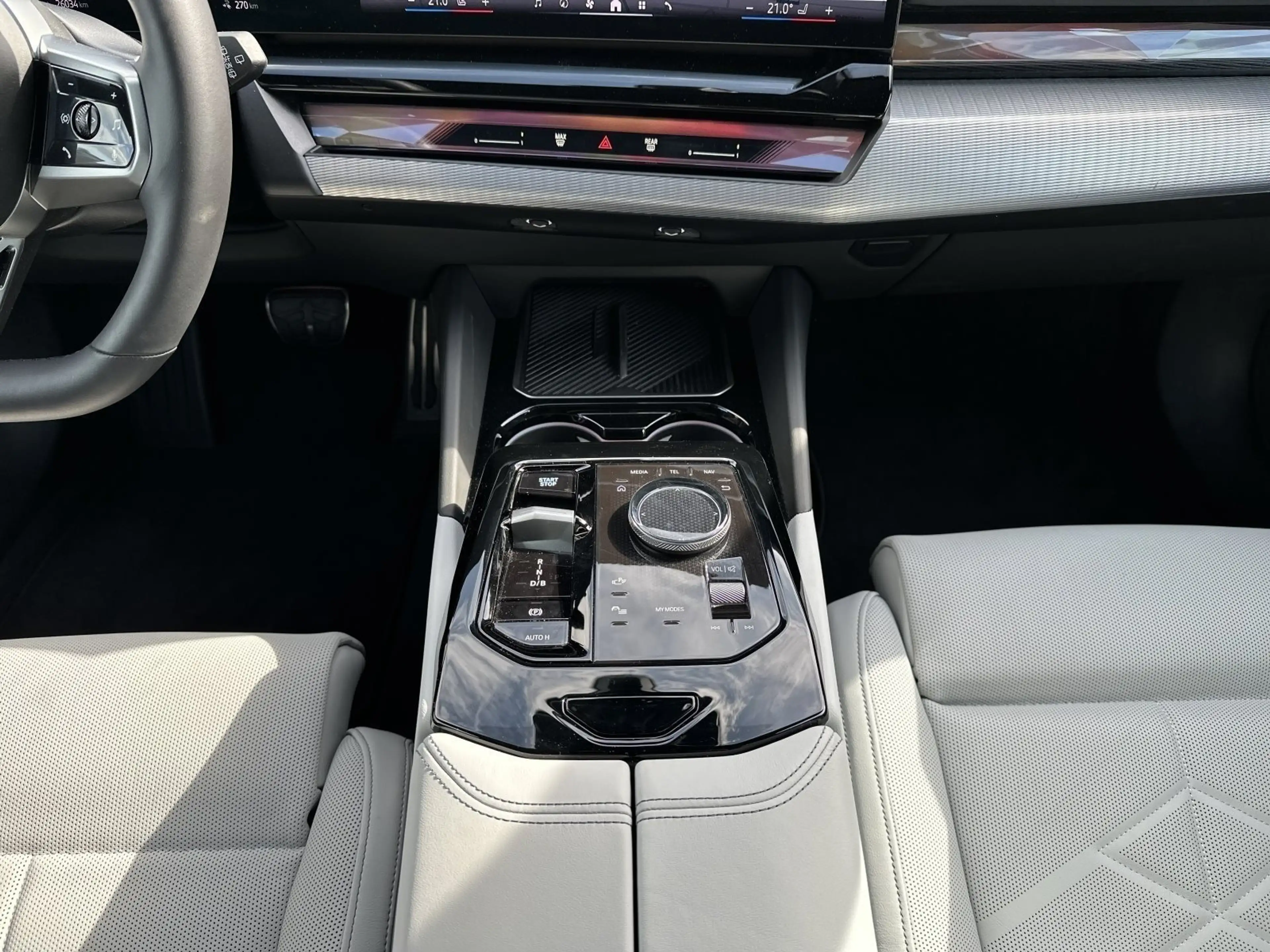 BMW i5 eDrive40 Touring M Sport Pro|Autobahnass.|B&W — photo 13