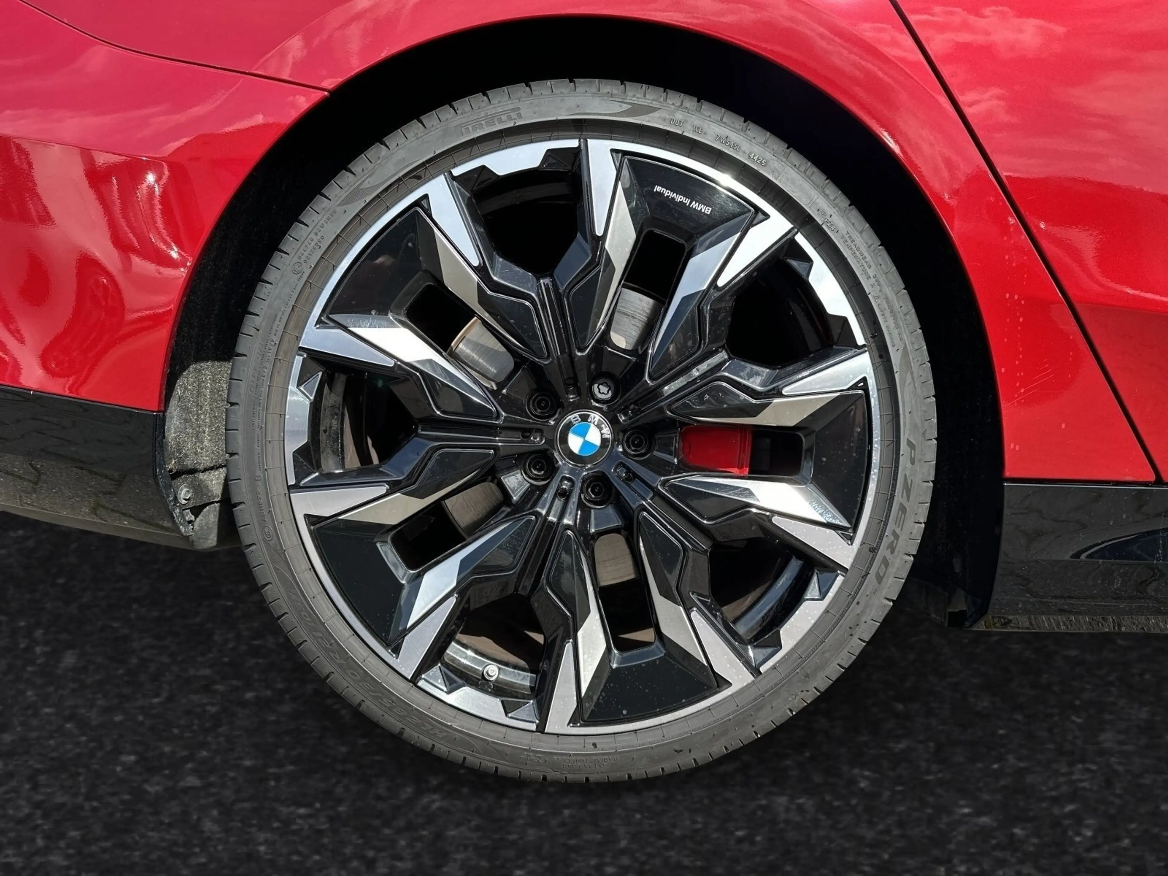 BMW i5 eDrive40 Touring M Sport Pro|Autobahnass.|B&W — photo 5