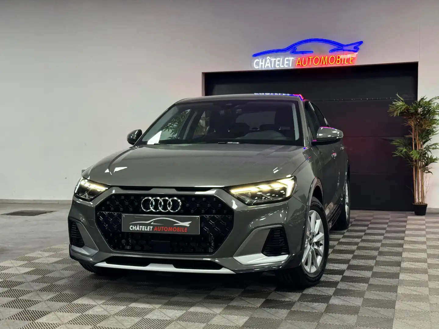 Audi A1 Allstreet 1.0 Essence Automatique 0 km Neuf 2025 Gris - 1