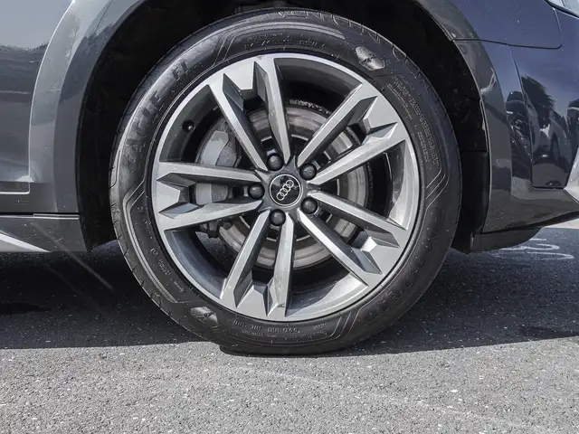 Audi A4 view 7
