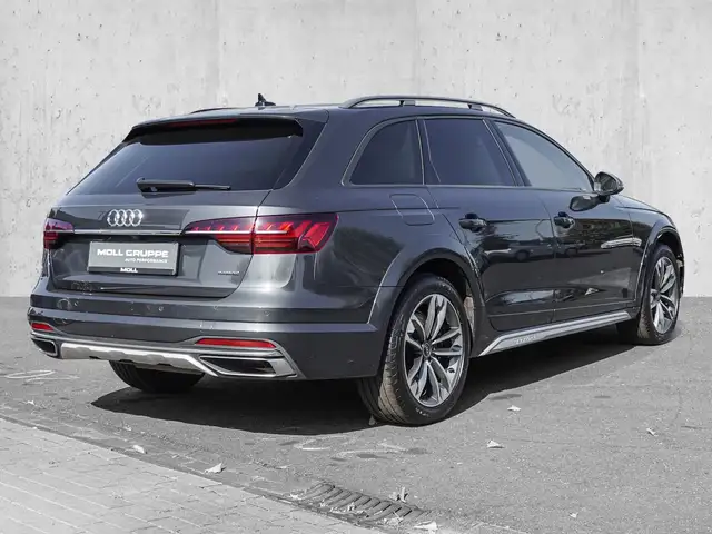Audi A4 view 4