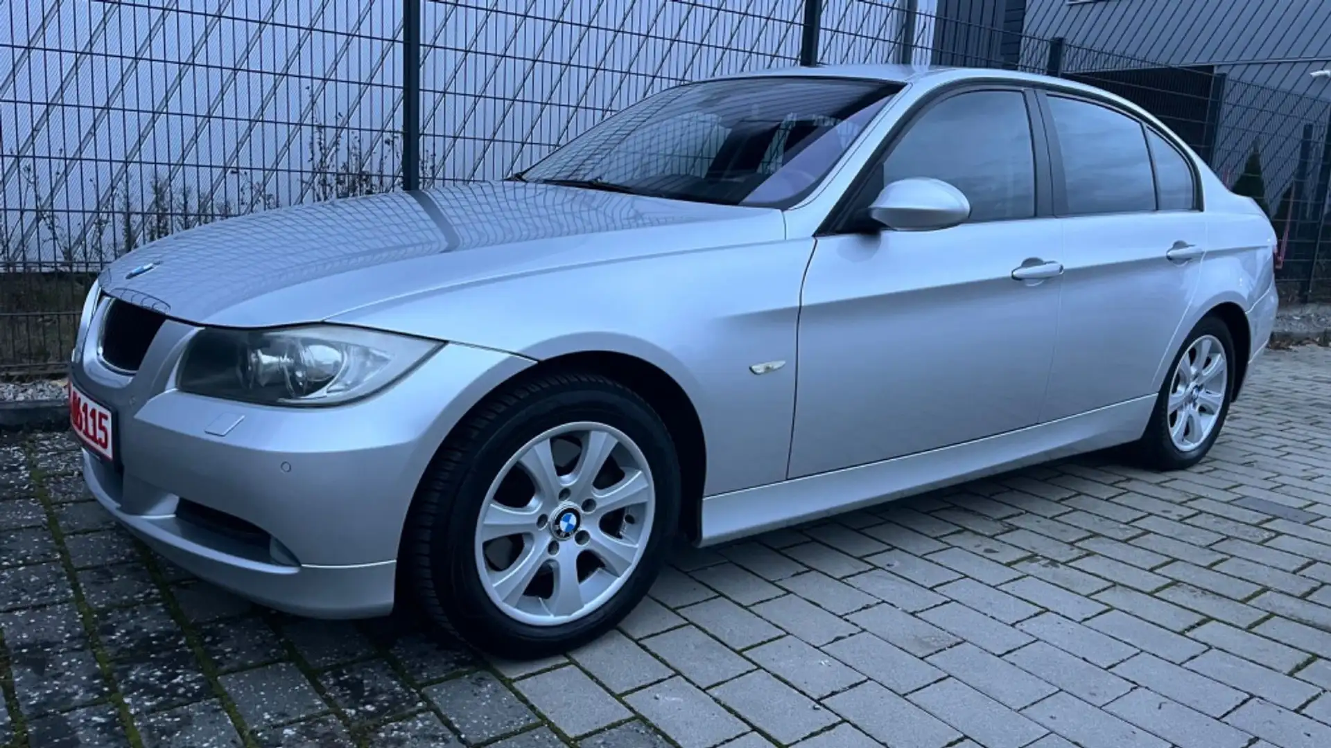 BMW 320 d DIESEL FACELIFT AUTOMATIK TÜV,NAVI,KLIMA Grau - 1
