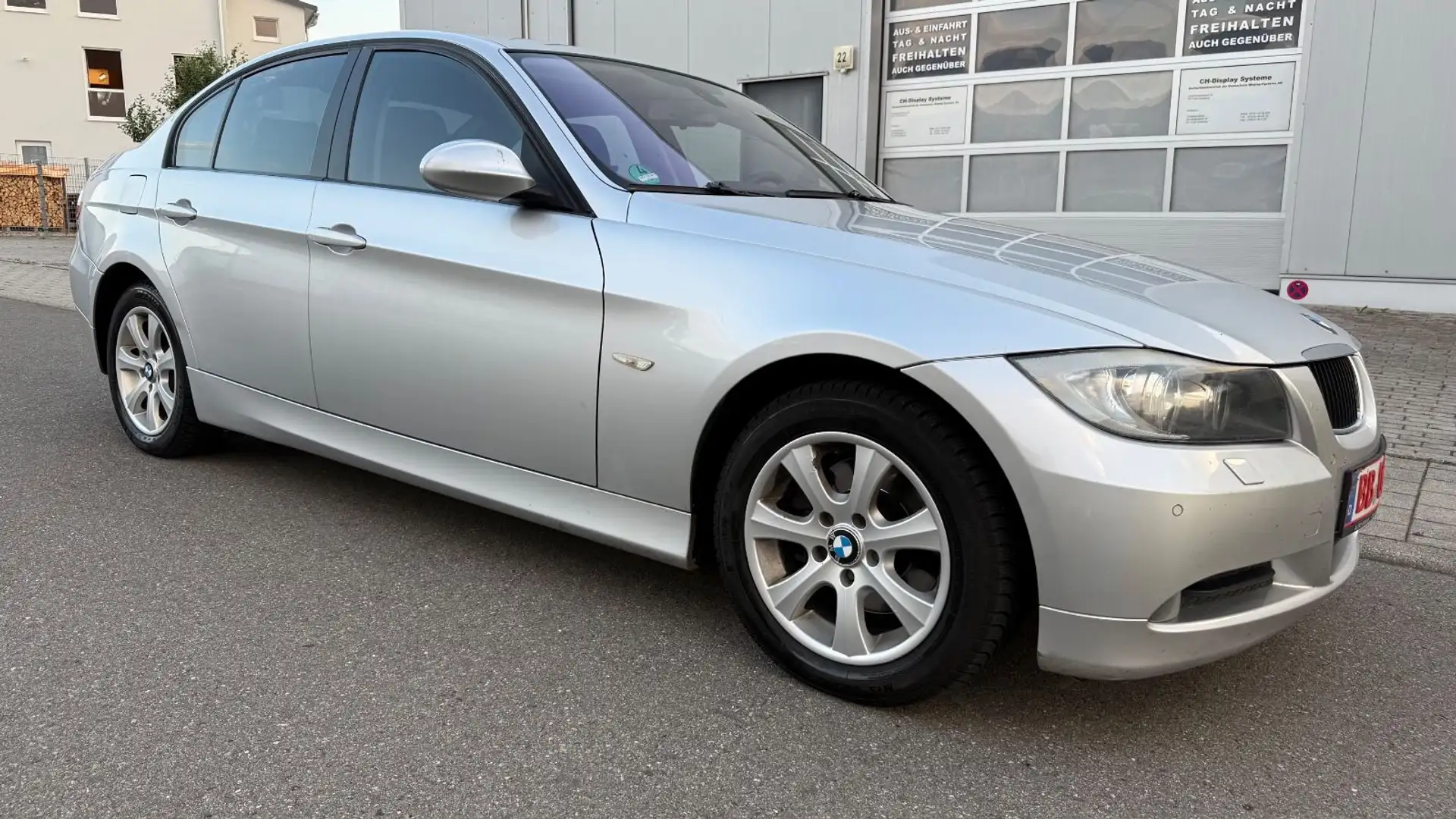 BMW 320 d DIESEL FACELIFT AUTOMATIK TÜV,NAVI,KLIMA Grigio - 2