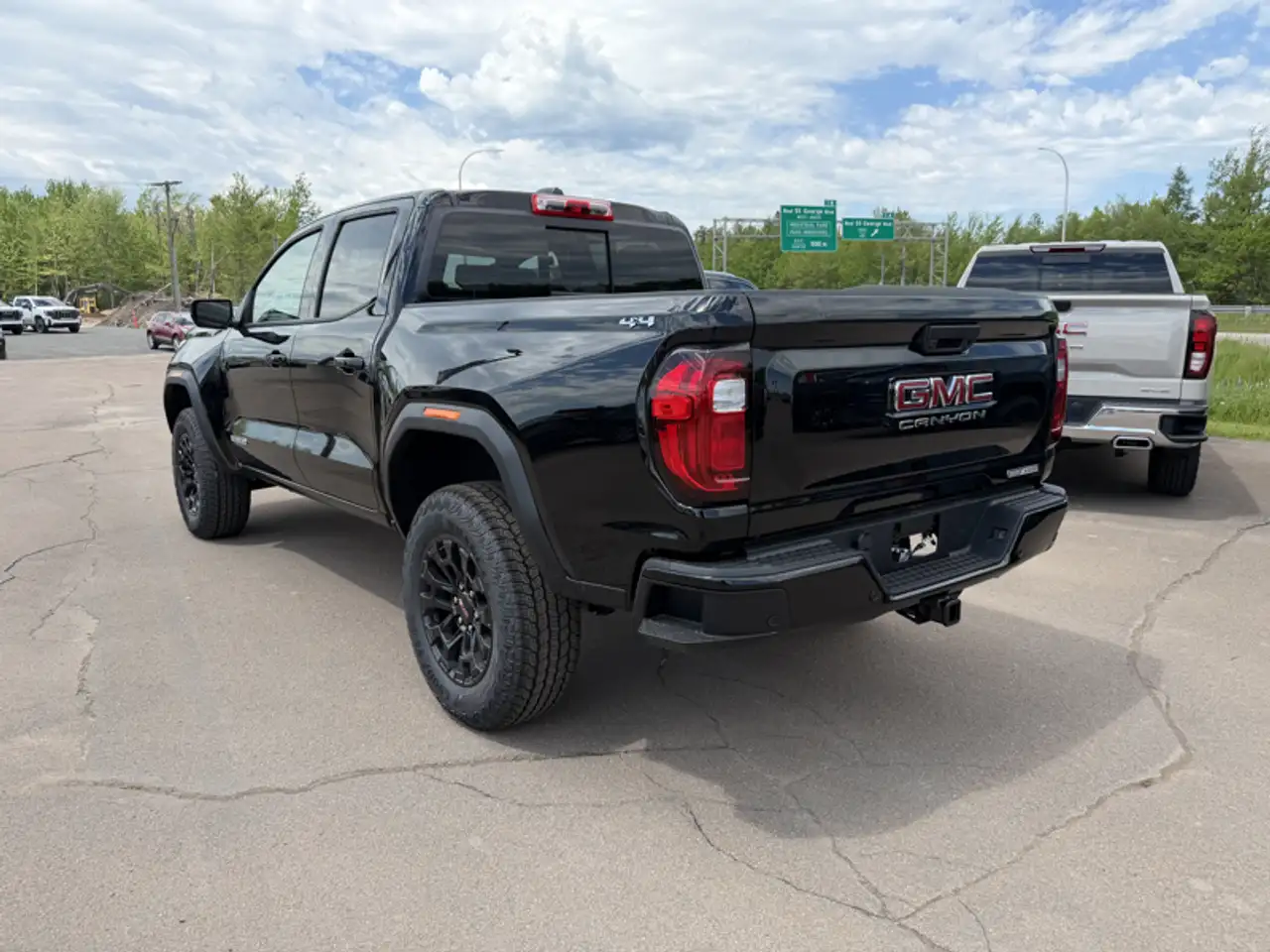 GMC Canyon снимка GMC Canyon
